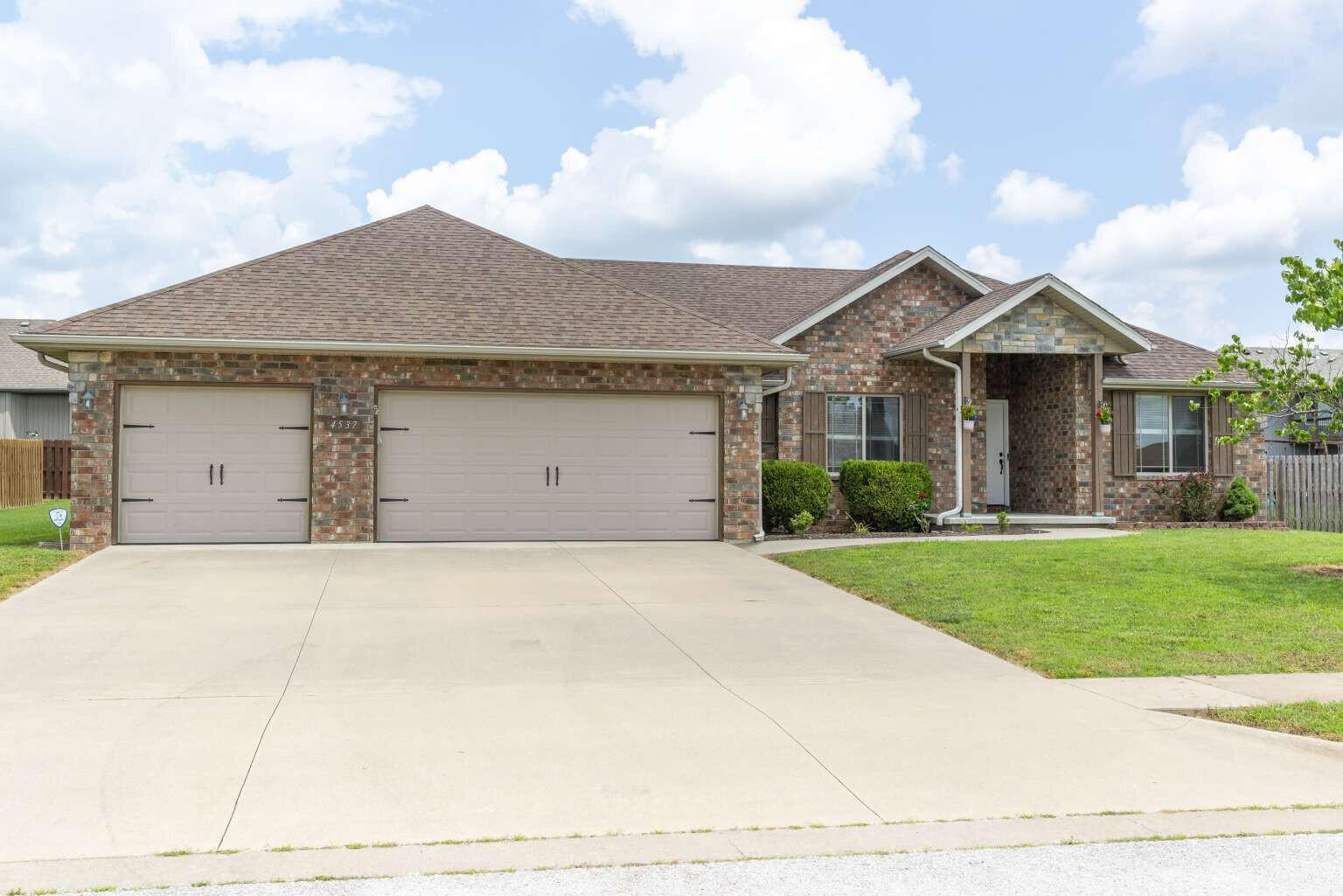 4537 Somerset Drive Battlefield, MO 65619