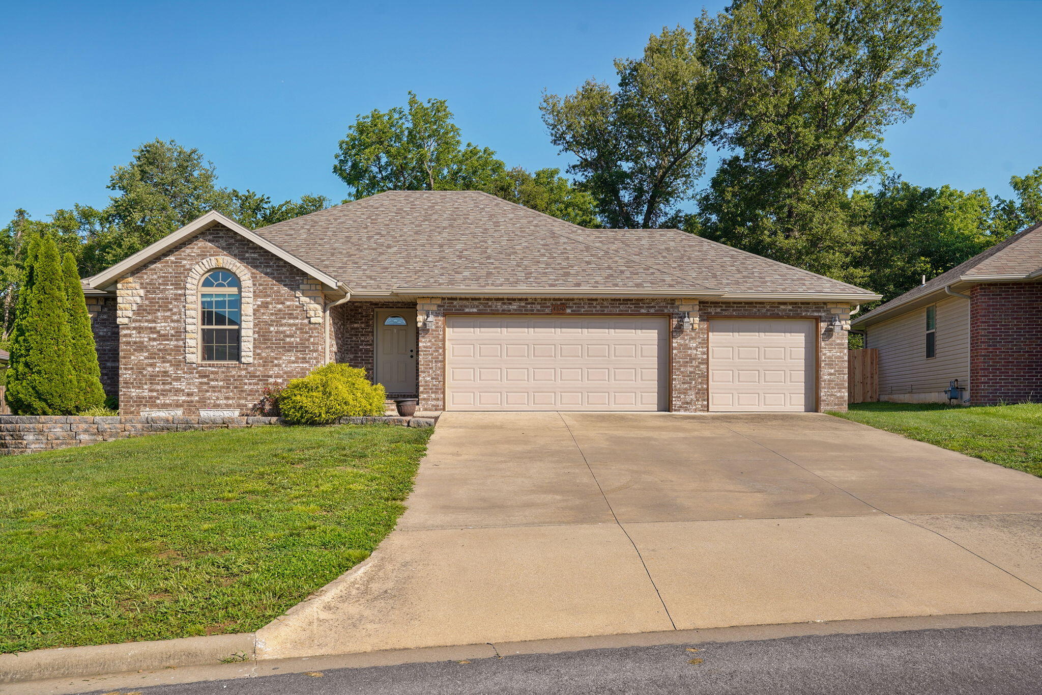 4530 W Greenridge Street Springfield, MO 65807
