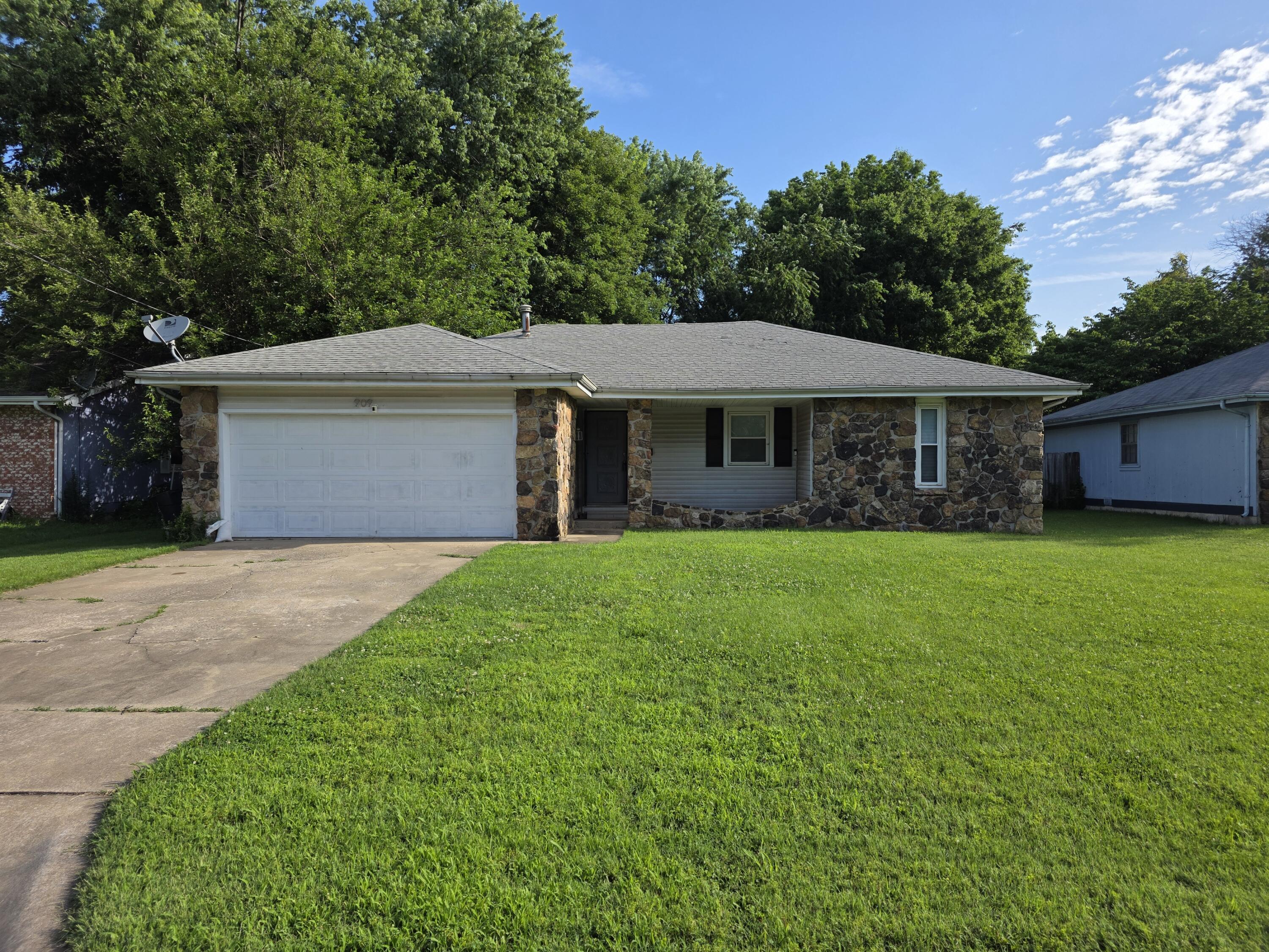 909 W Glenwood Street Springfield, MO 65807