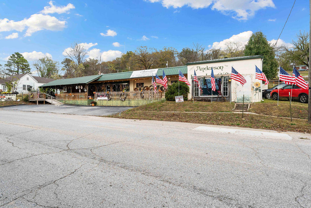 102 N Walnut Street Anderson, MO 64831