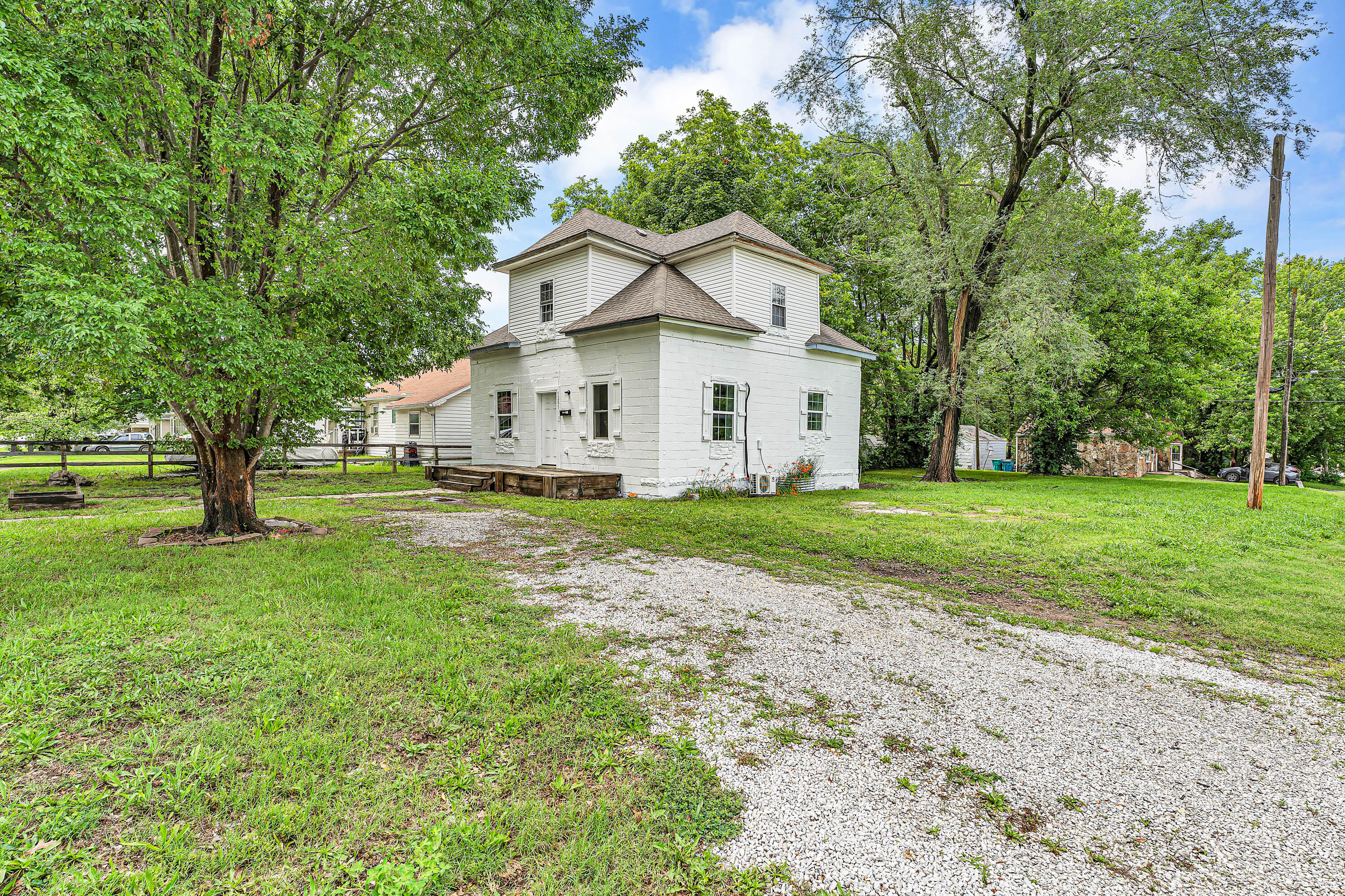 1201 W Chase Street Springfield, MO 65803