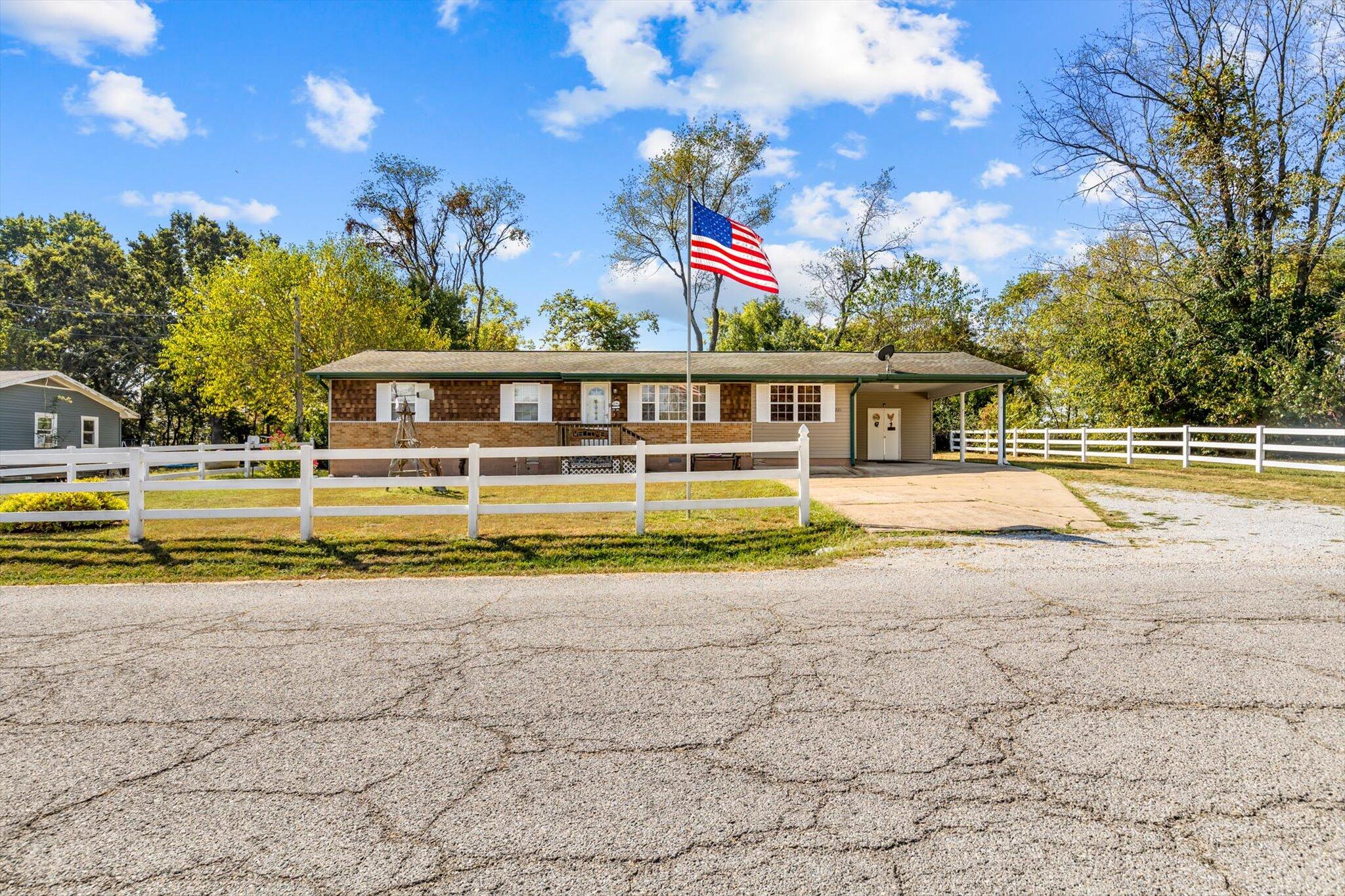 221 Sharp Street Mountain View, MO 65548