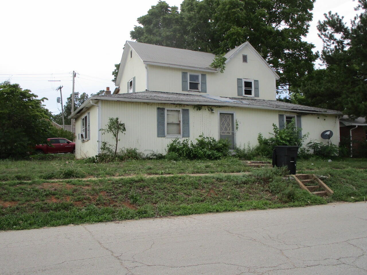 206 E 1st Street Mountain View, MO 65548