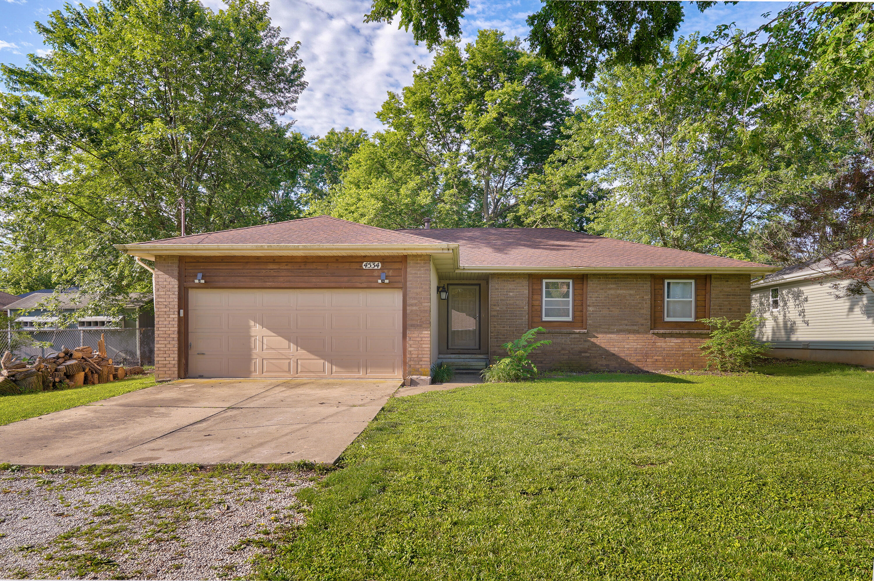 4534 W La Siesta Street Springfield, MO 65802