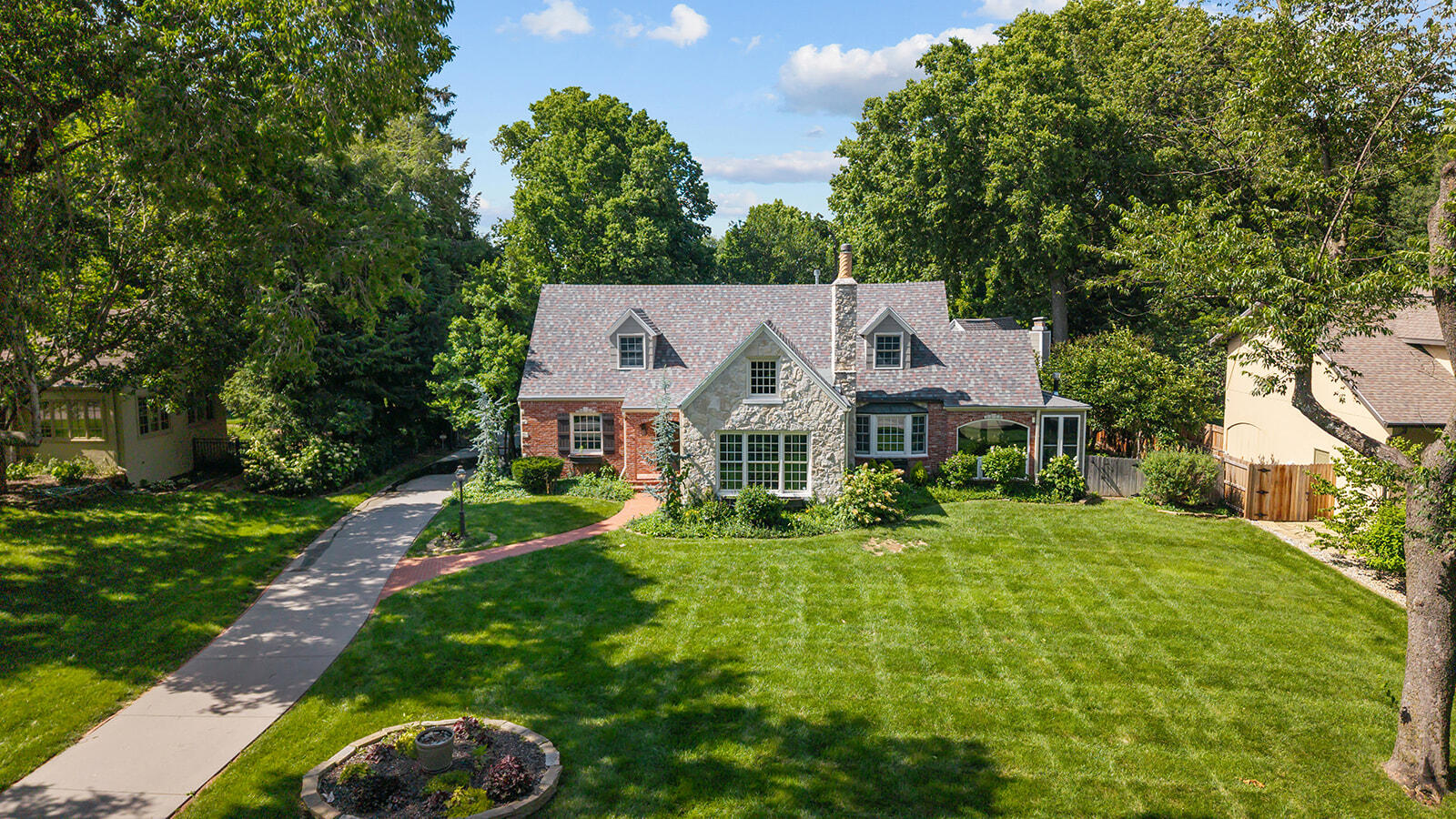 1645 E Meadowmere Street Springfield, MO 65804