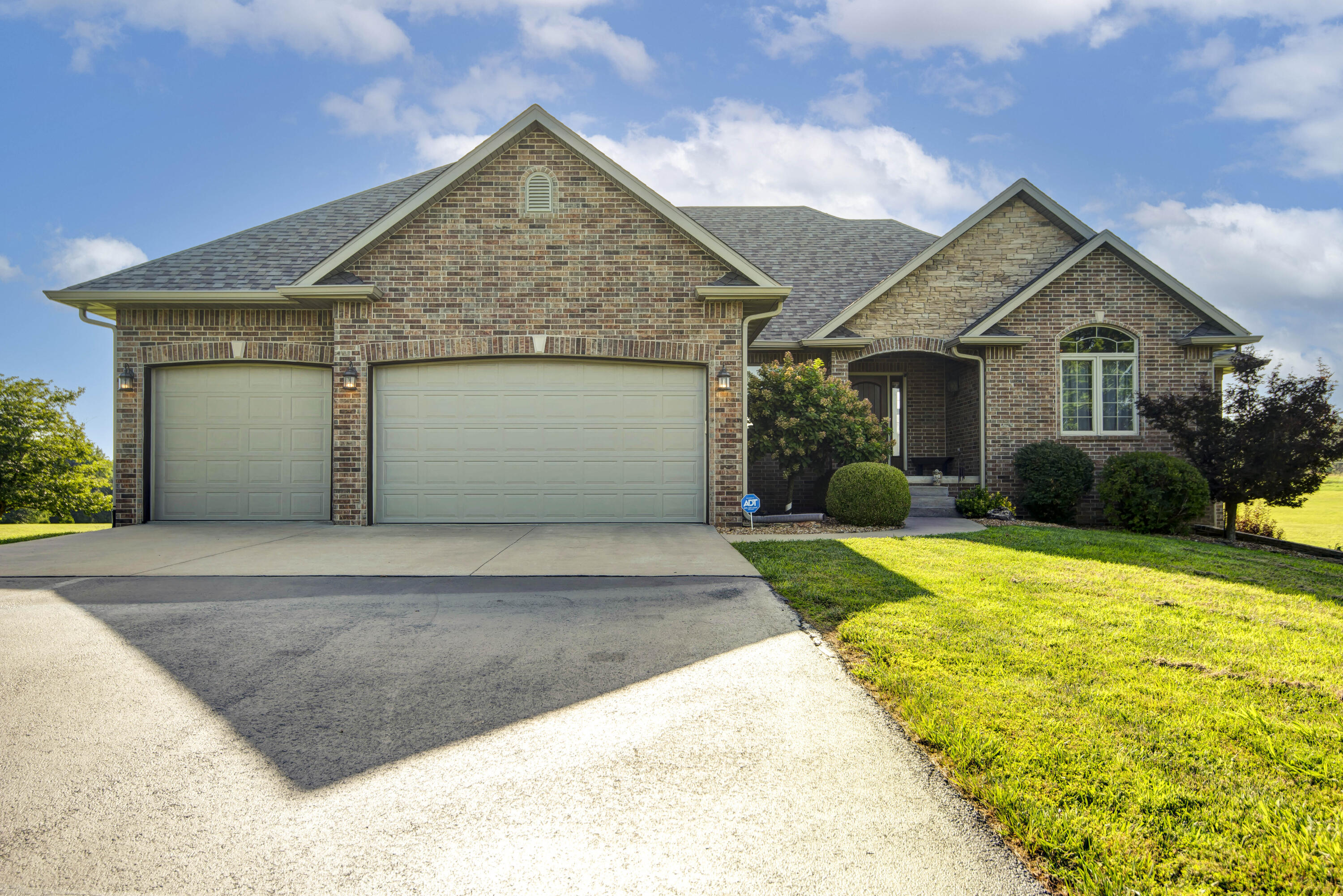 2452 N Arrow Lane Springfield, MO 65802