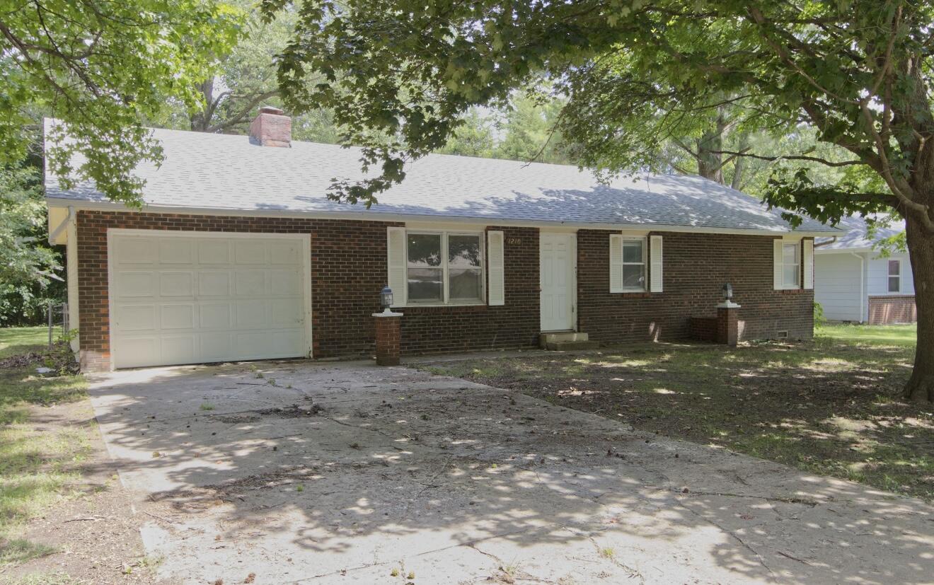 1210 S Martin Avenue Bolivar, MO 65613