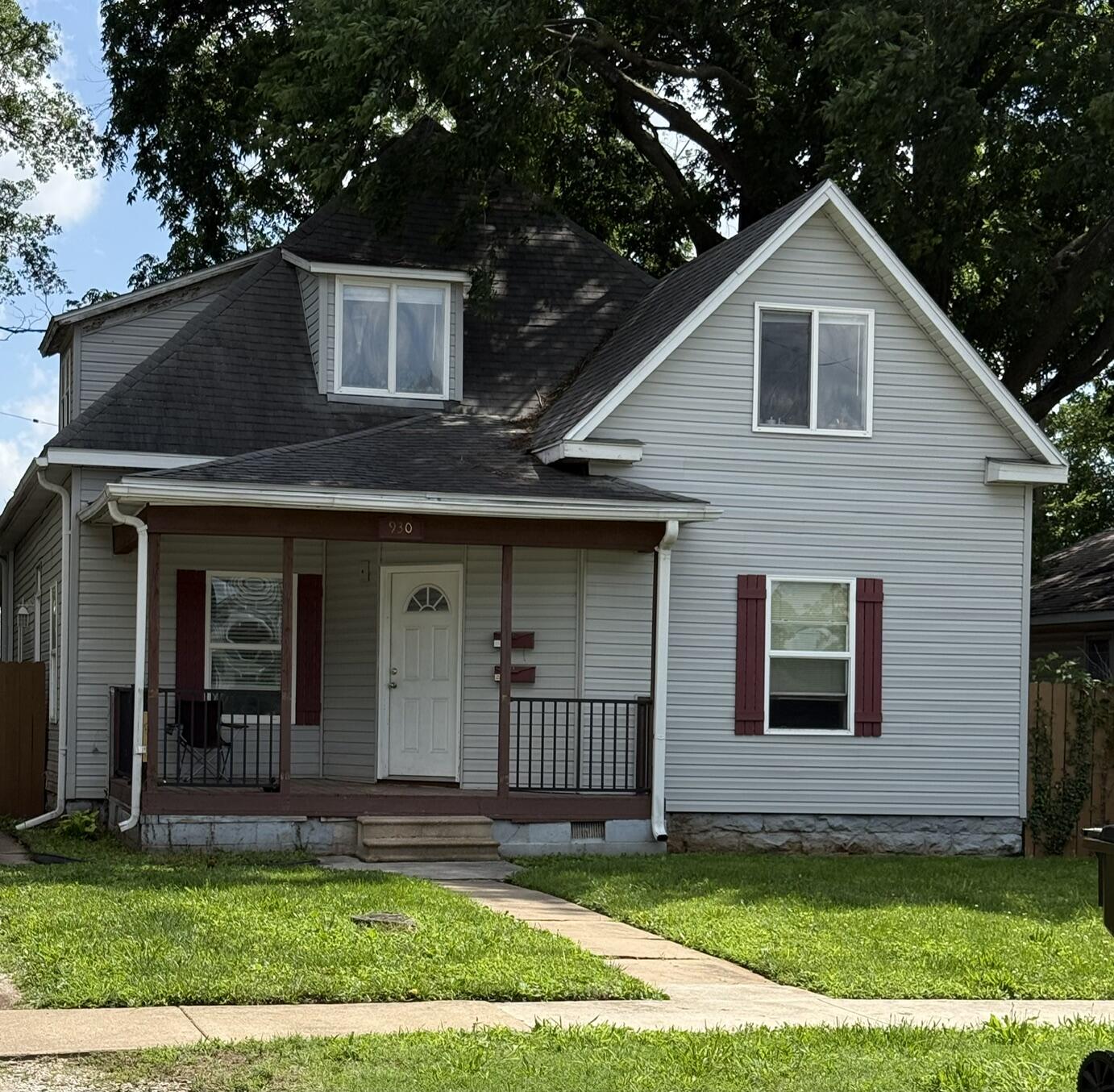 930 W Poplar Street Springfield, MO 65802