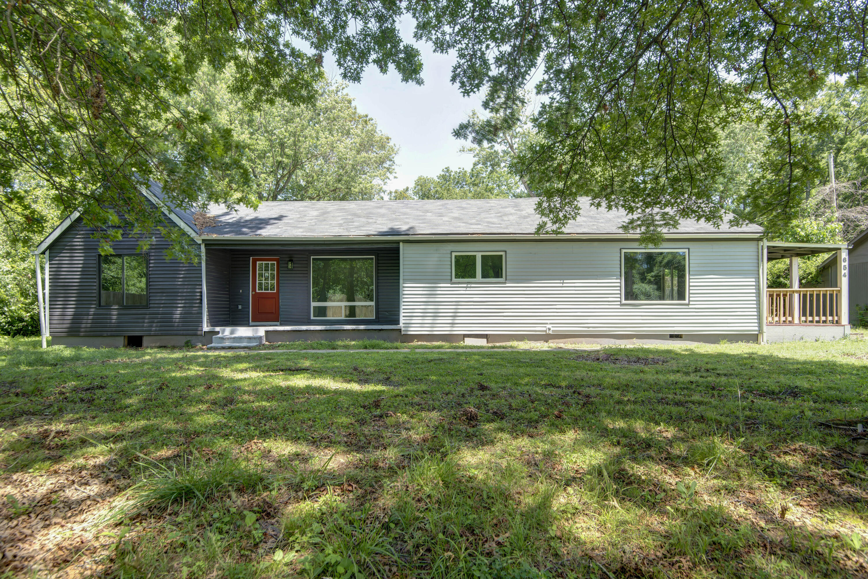 654 S Laurel Avenue Springfield, MO 65802