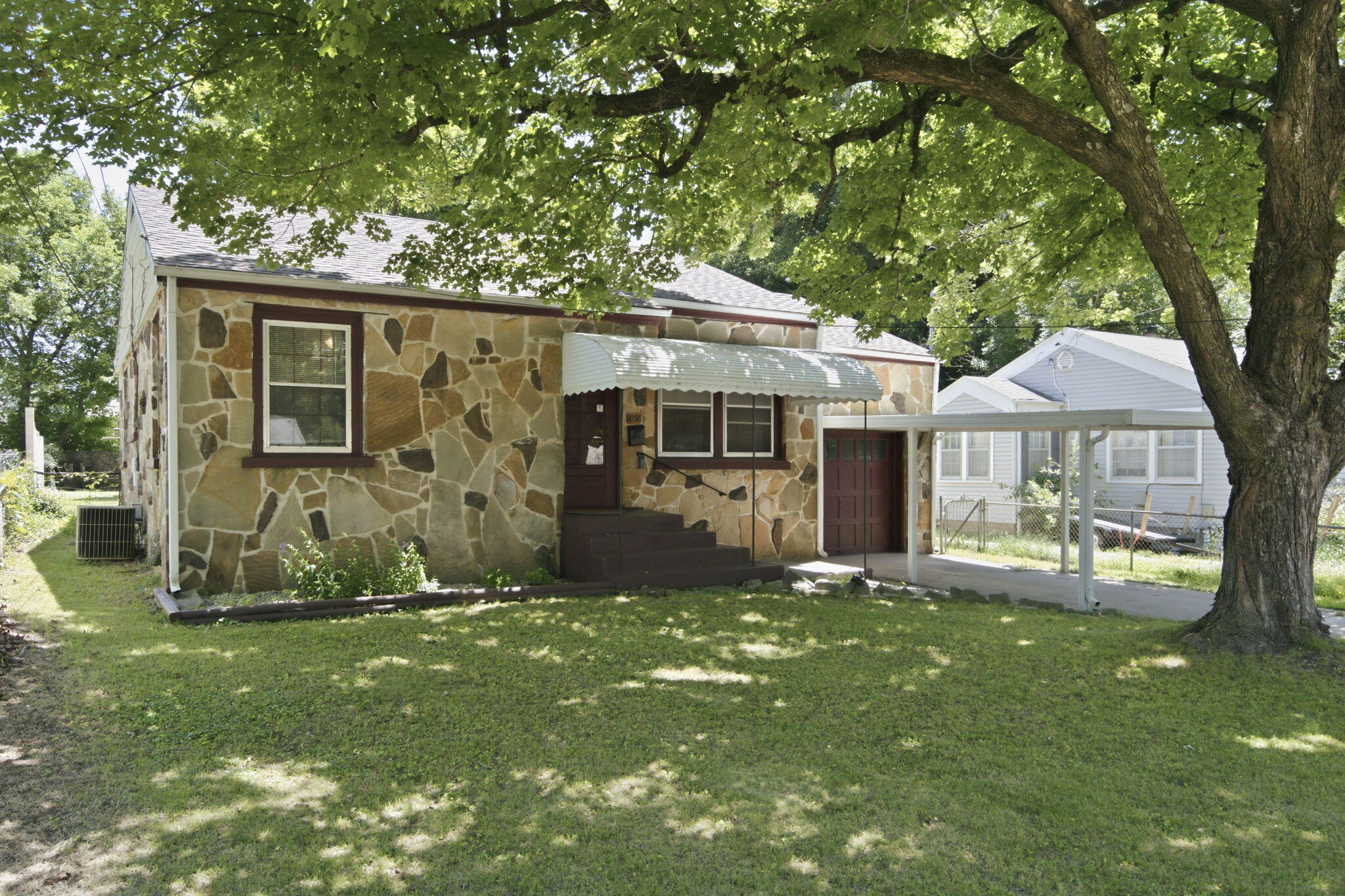 1058 S Thelma Avenue Springfield, MO 65807