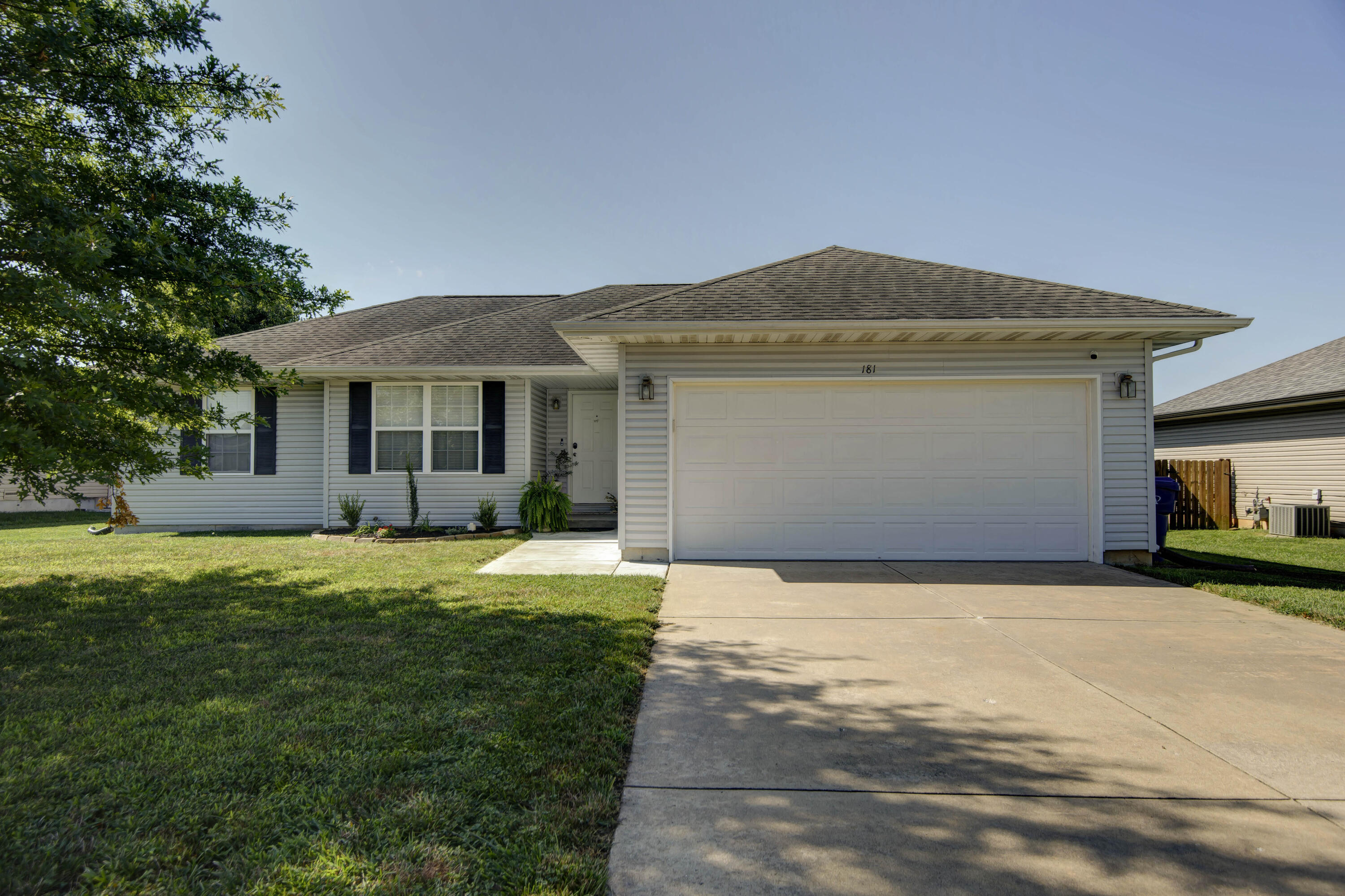 181 E Ledgestone Drive Rogersville, MO 65742