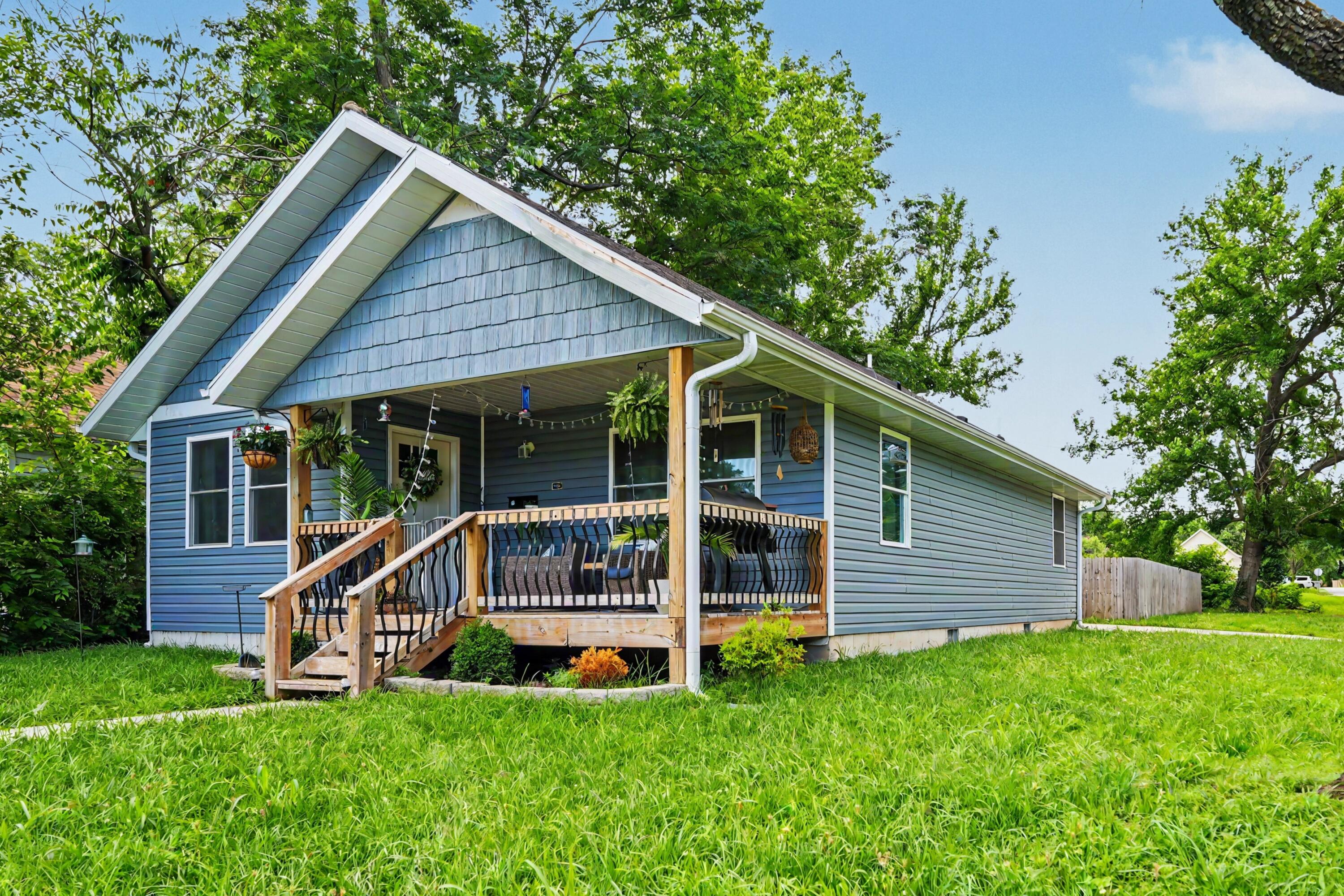 1038 W Thoman Street Springfield, MO 65803