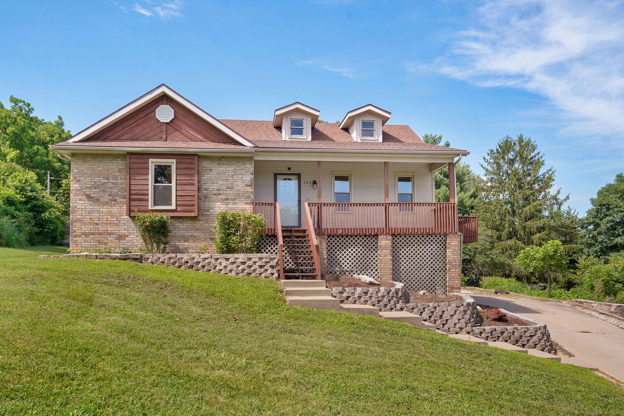 523 E Camino Street Springfield, MO 65810