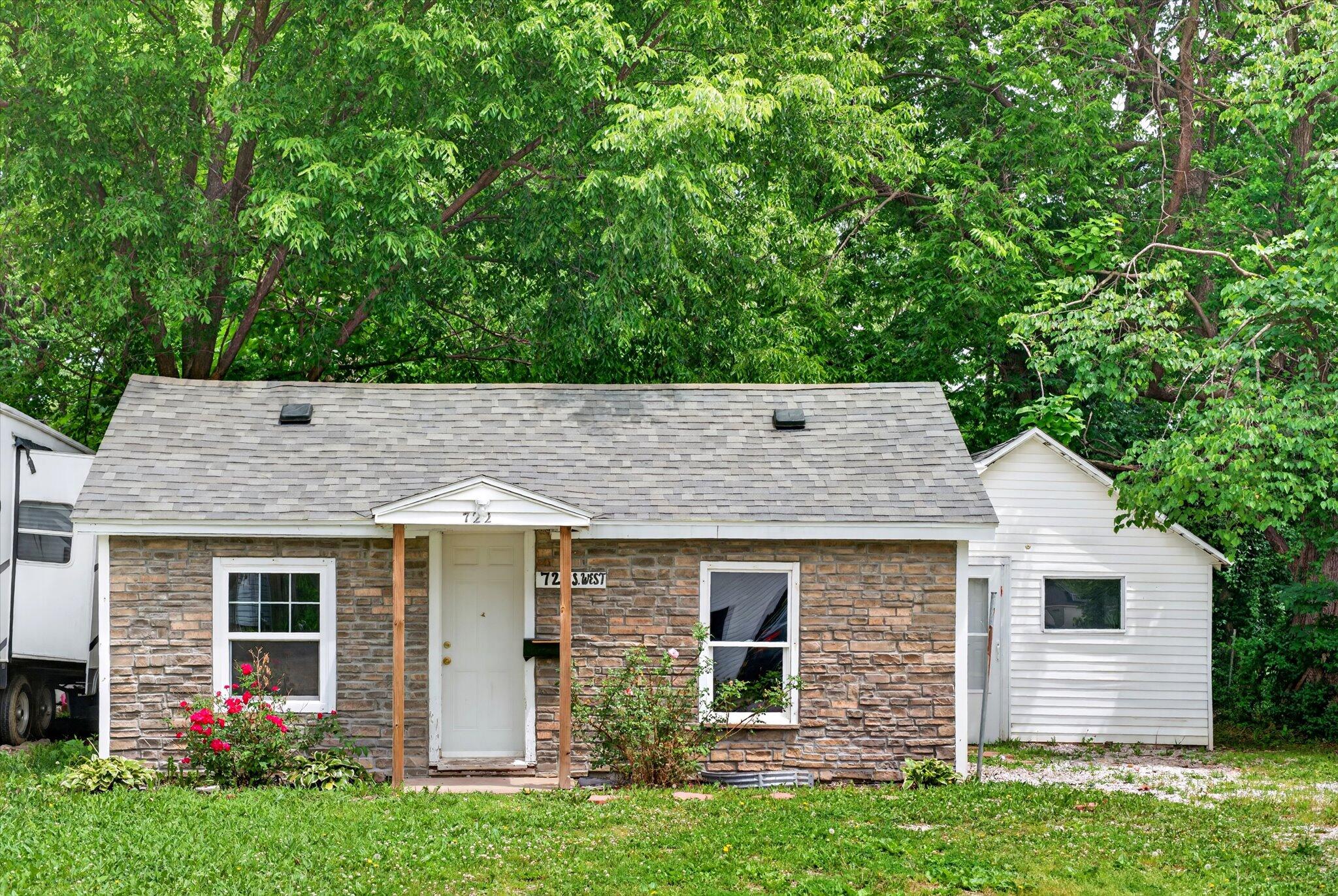 722 S West Avenue Springfield, MO 65802