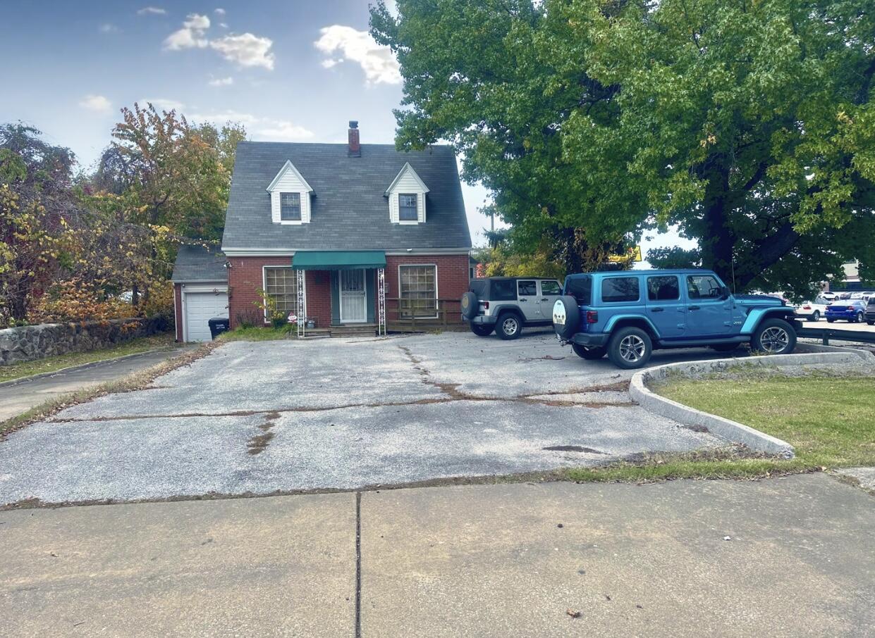 1737 E Walnut Street Springfield, MO 65802