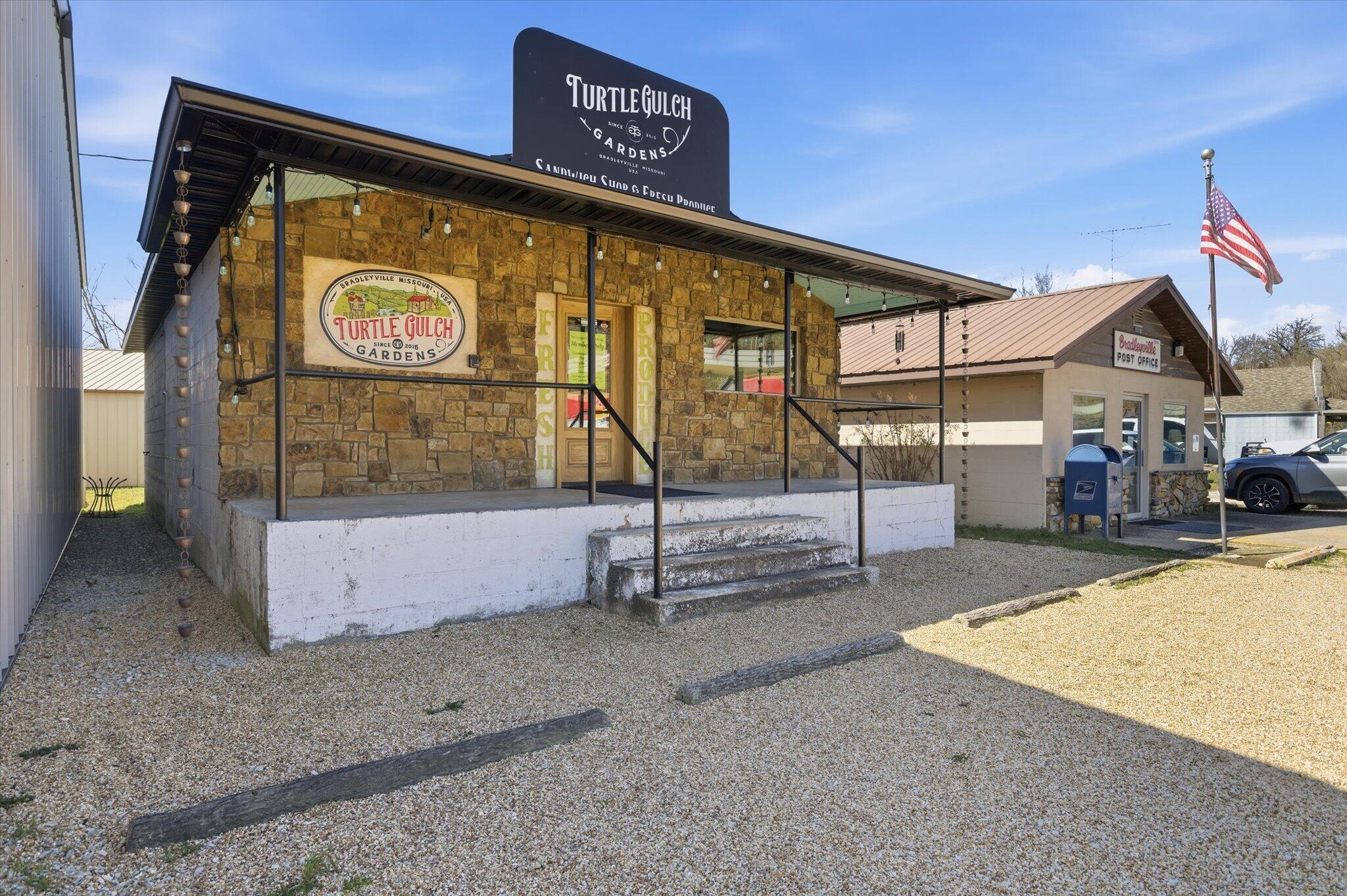 25862 E State Highway 76 Bradleyville, MO 65614