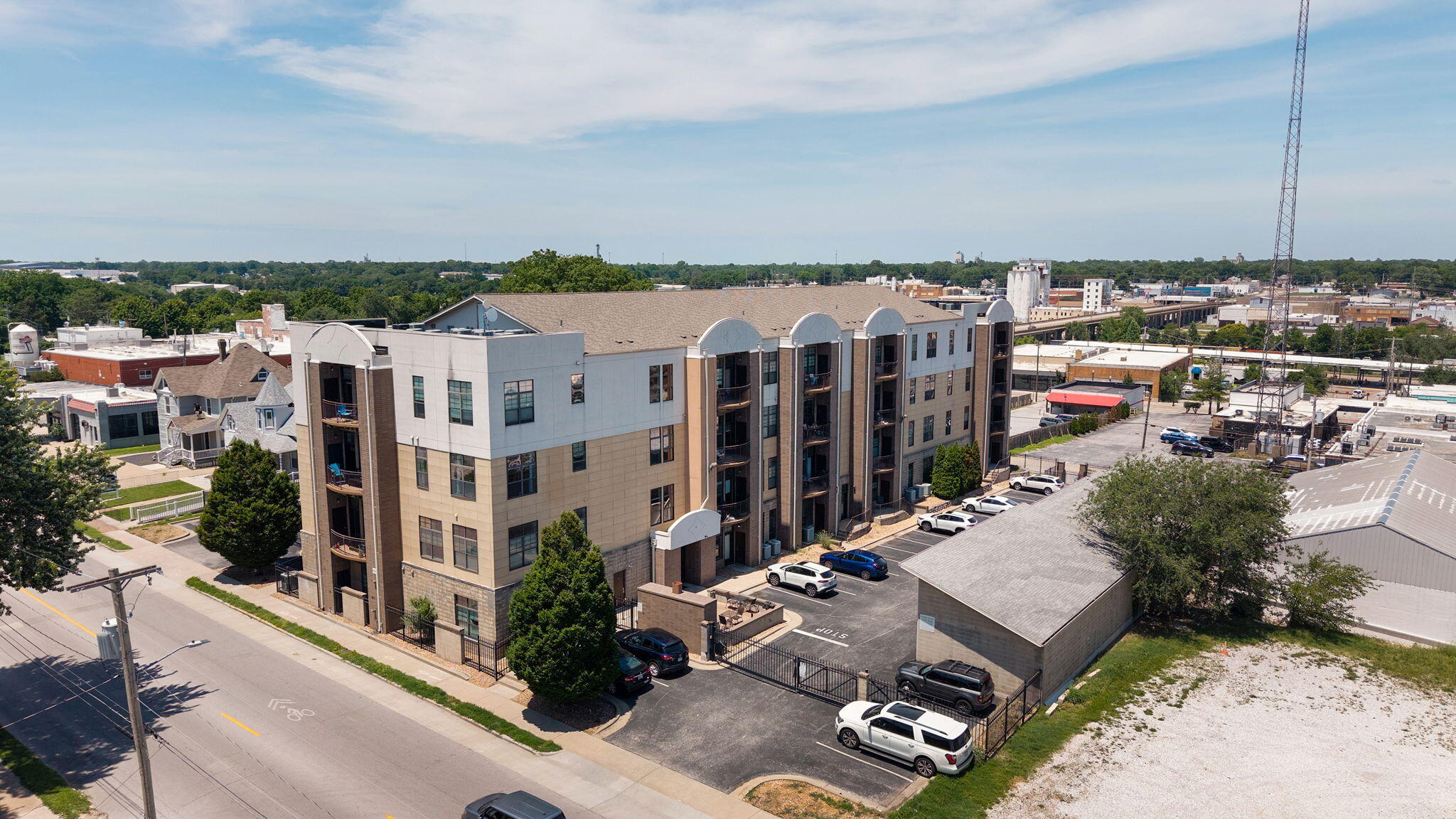 623 W Walnut Street UNIT Unit 301 Springfield, MO 65806