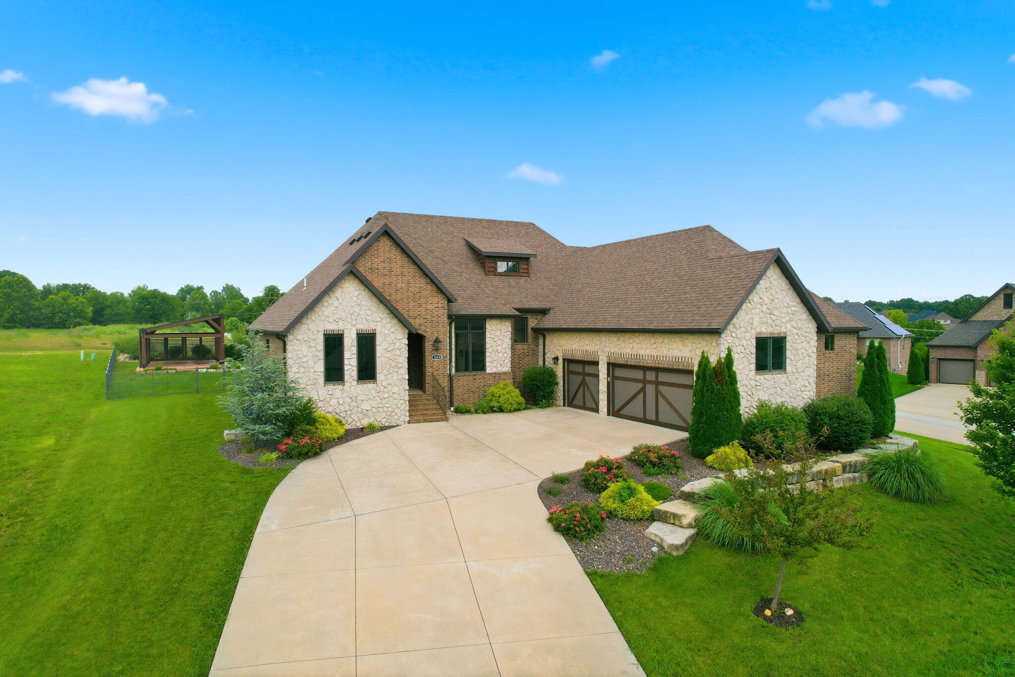 3215 W Bluffview Street Springfield, MO 65810