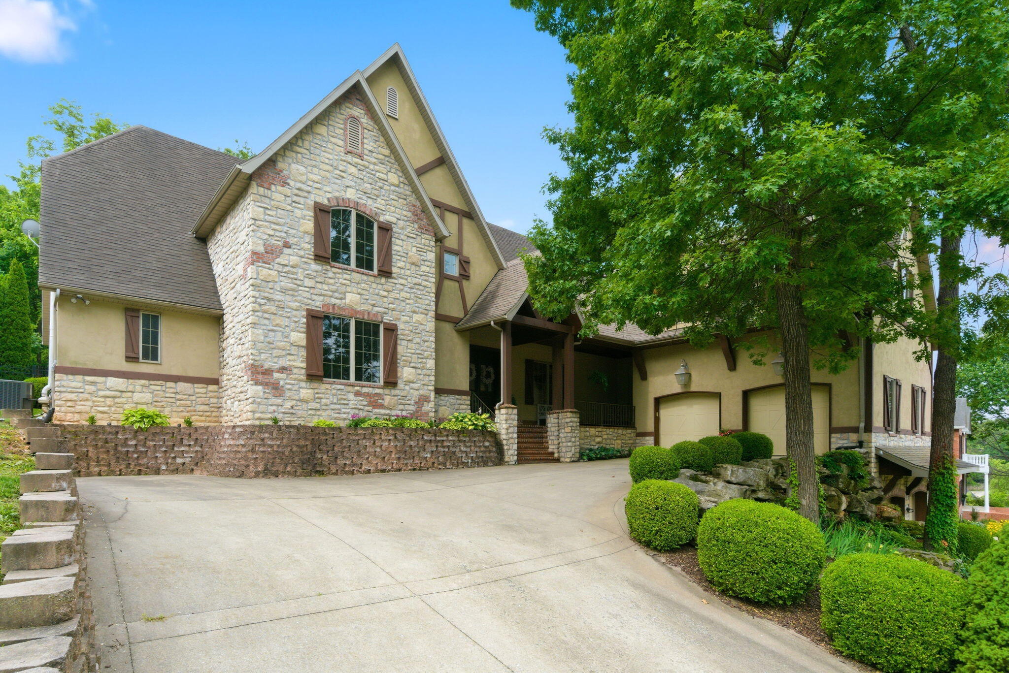 1646 W Caleb Court Springfield, MO 65810