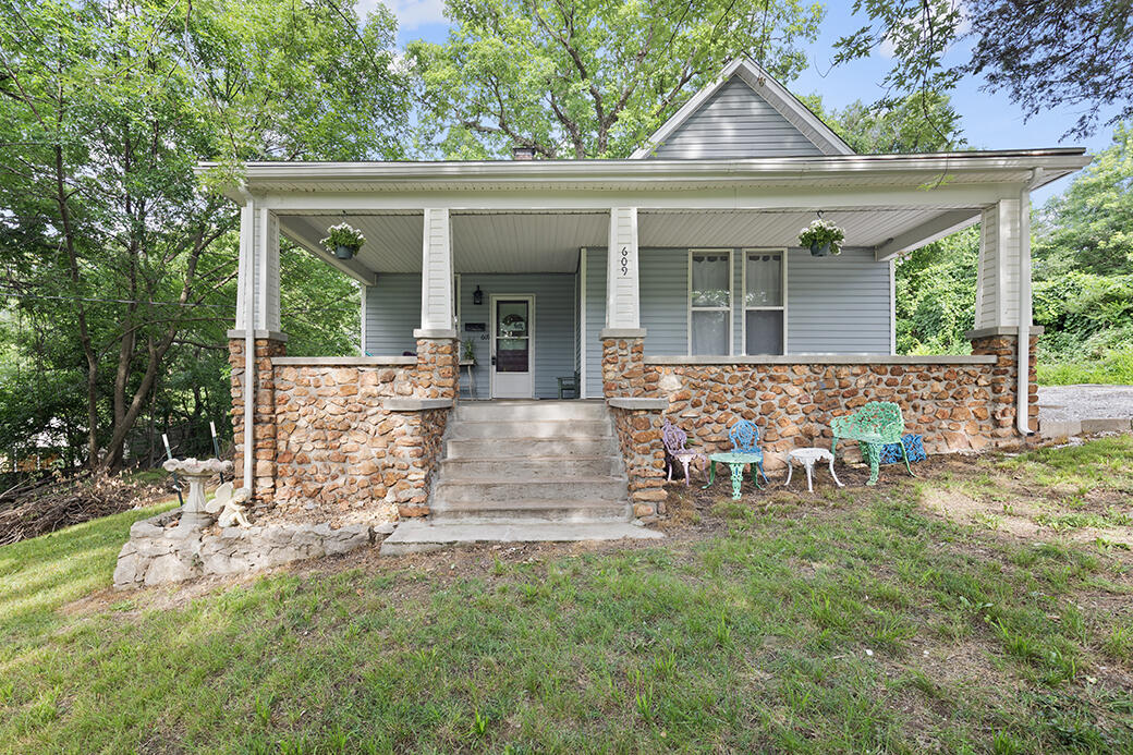 609 S College Street Neosho, MO 64850