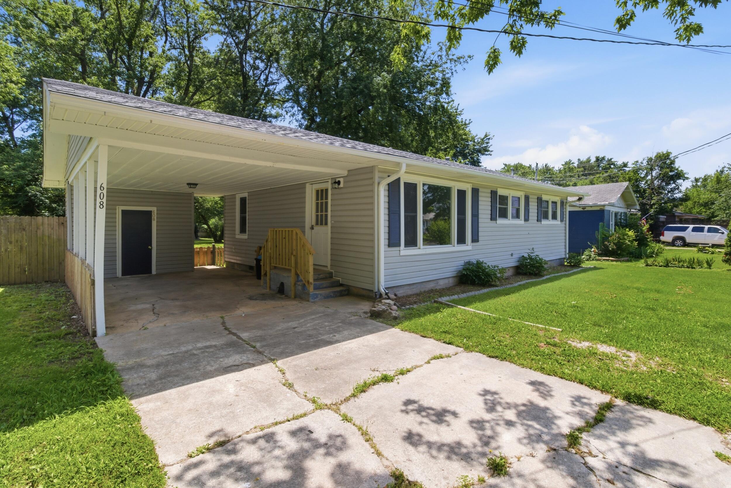 608 S High Street Mountain Grove, MO 65711