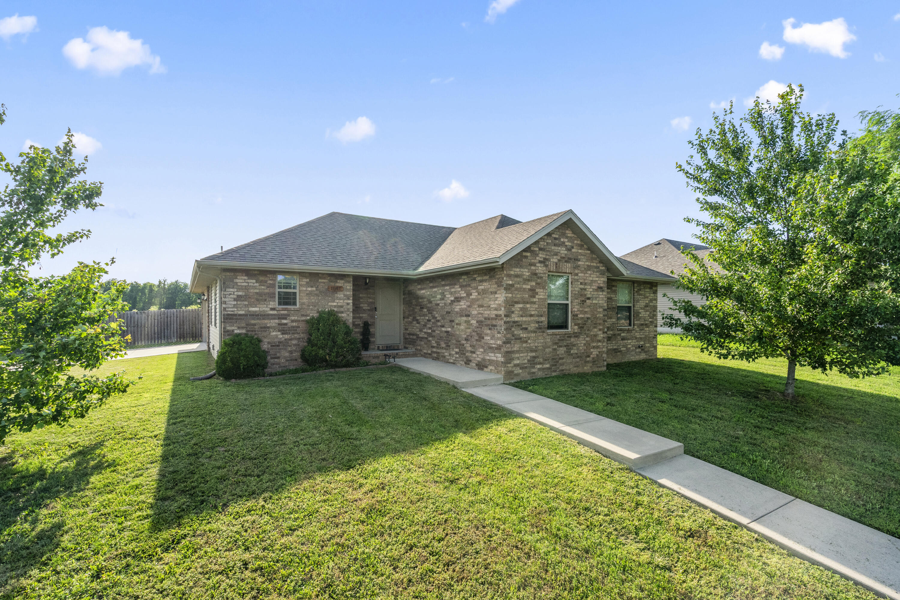1047 S Tanner Drive Springfield, MO 65802