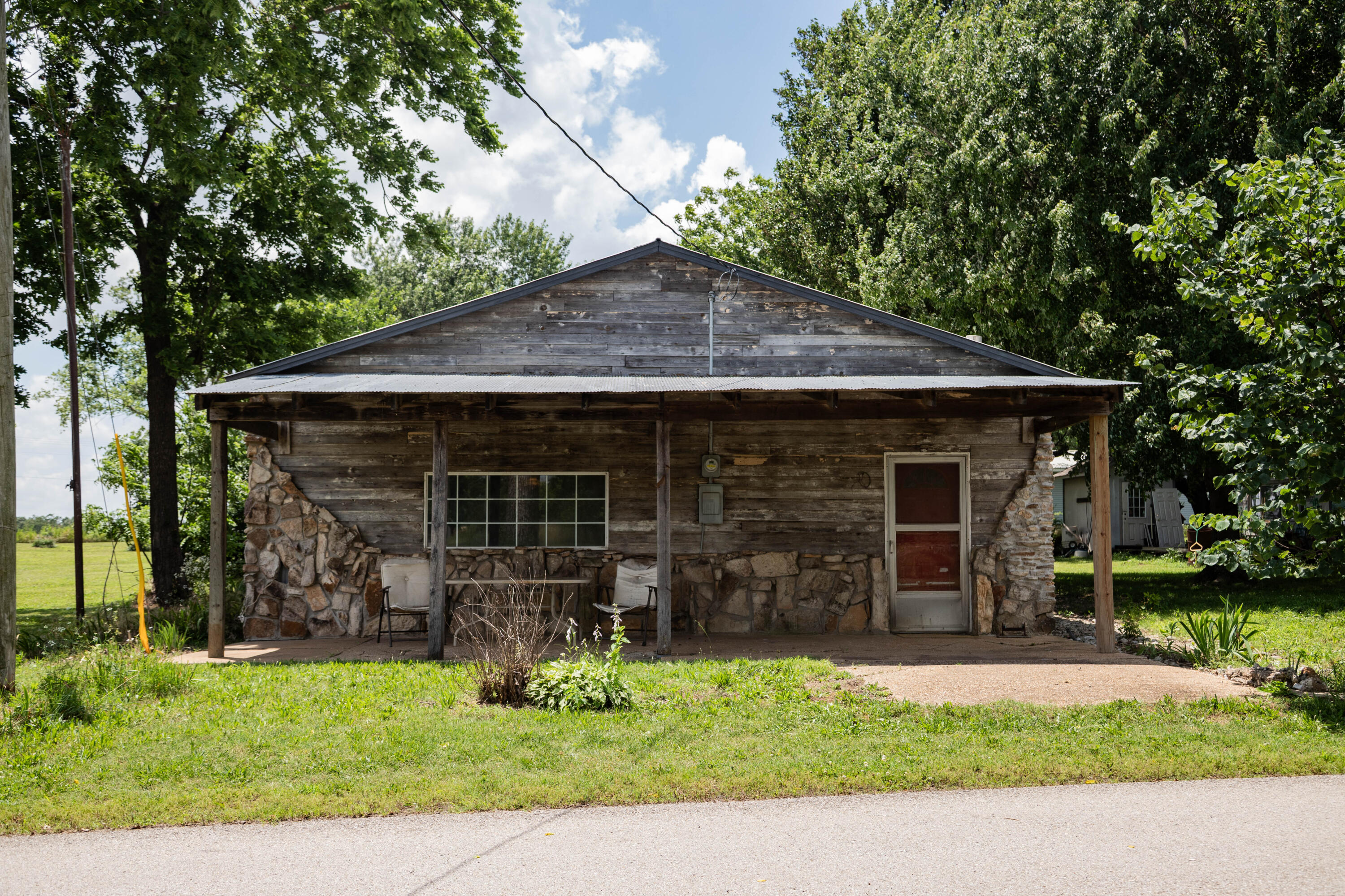 101 Luyster Street Koshkonong, MO 65692