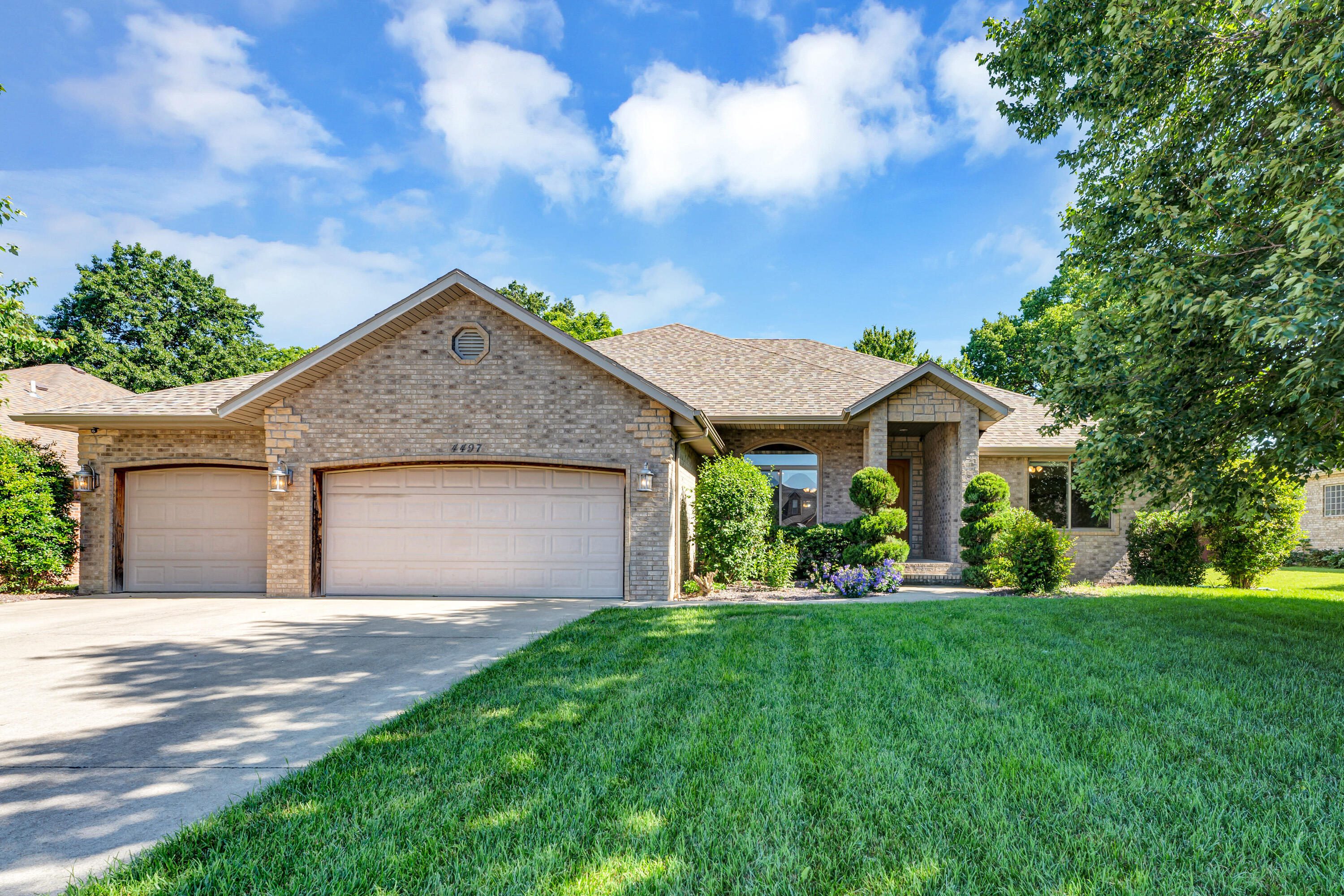 4497 E Summerfield Drive Springfield, MO 65802