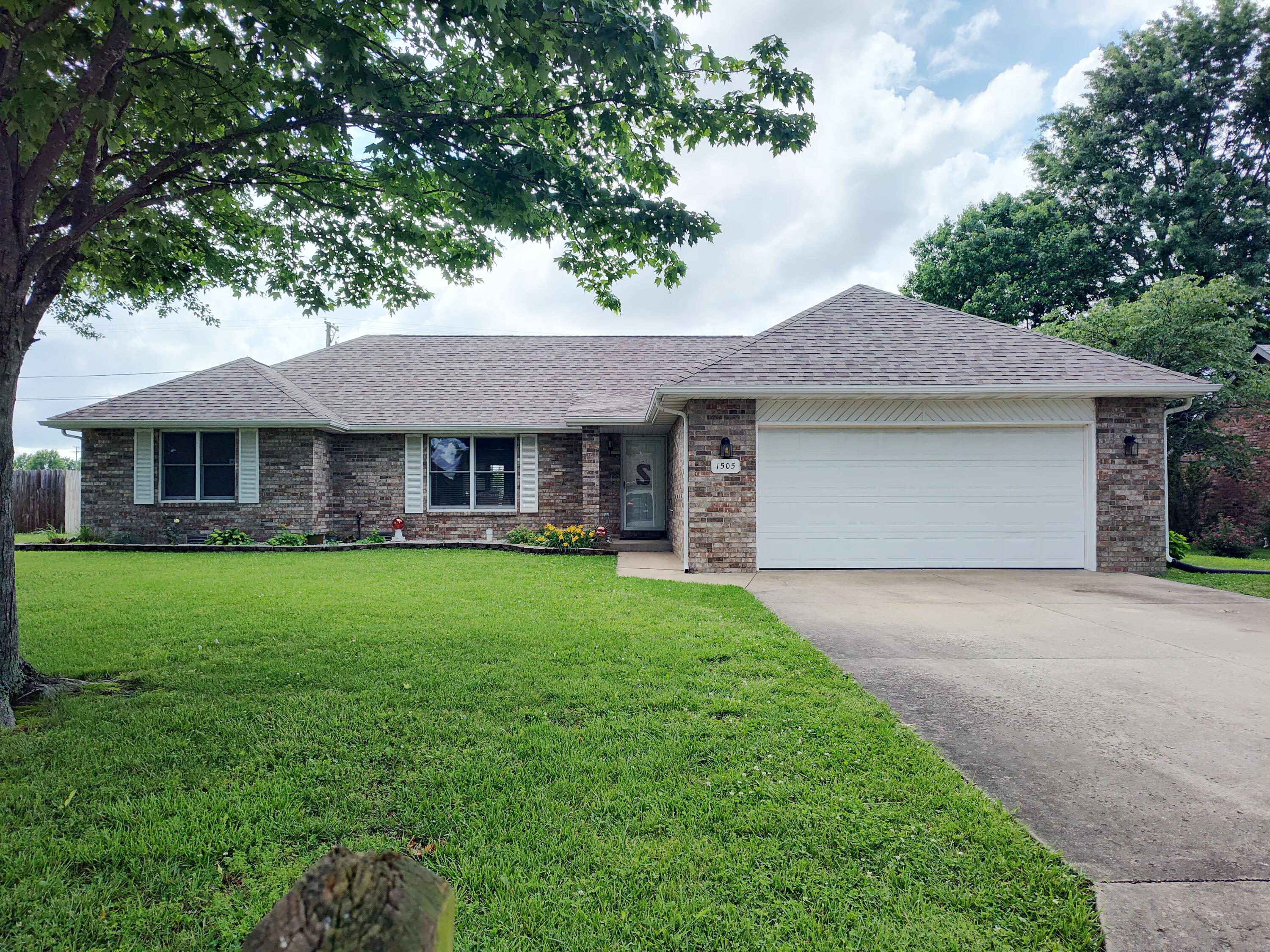 1505 S Sunset Avenue Bolivar, MO 65613