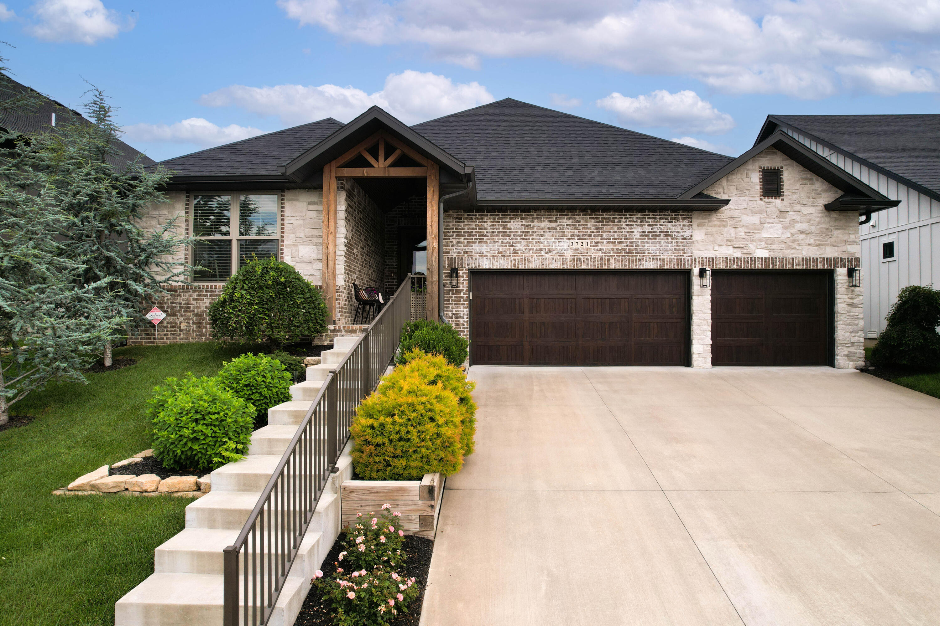 3721 E Hutcheson Avenue Springfield, MO 65802