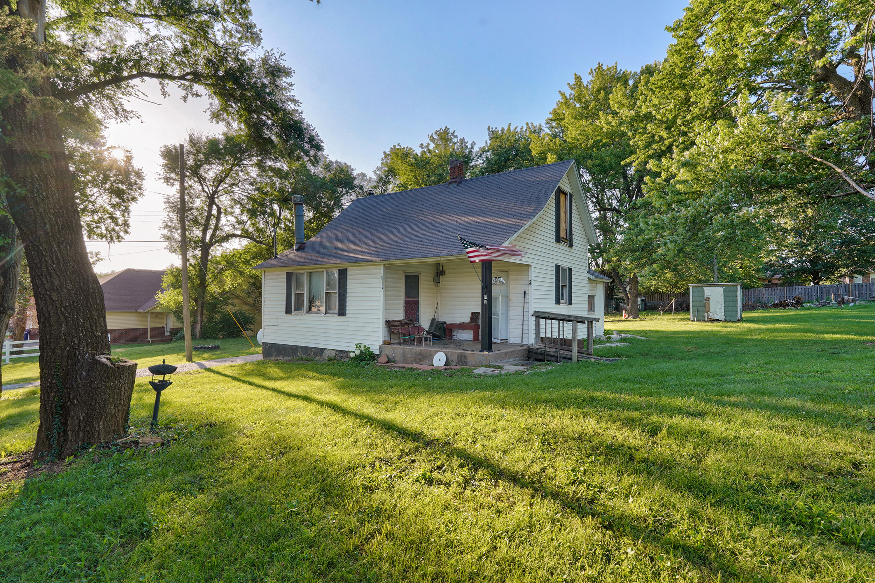 1403 E McClernon Street Springfield, MO 65803