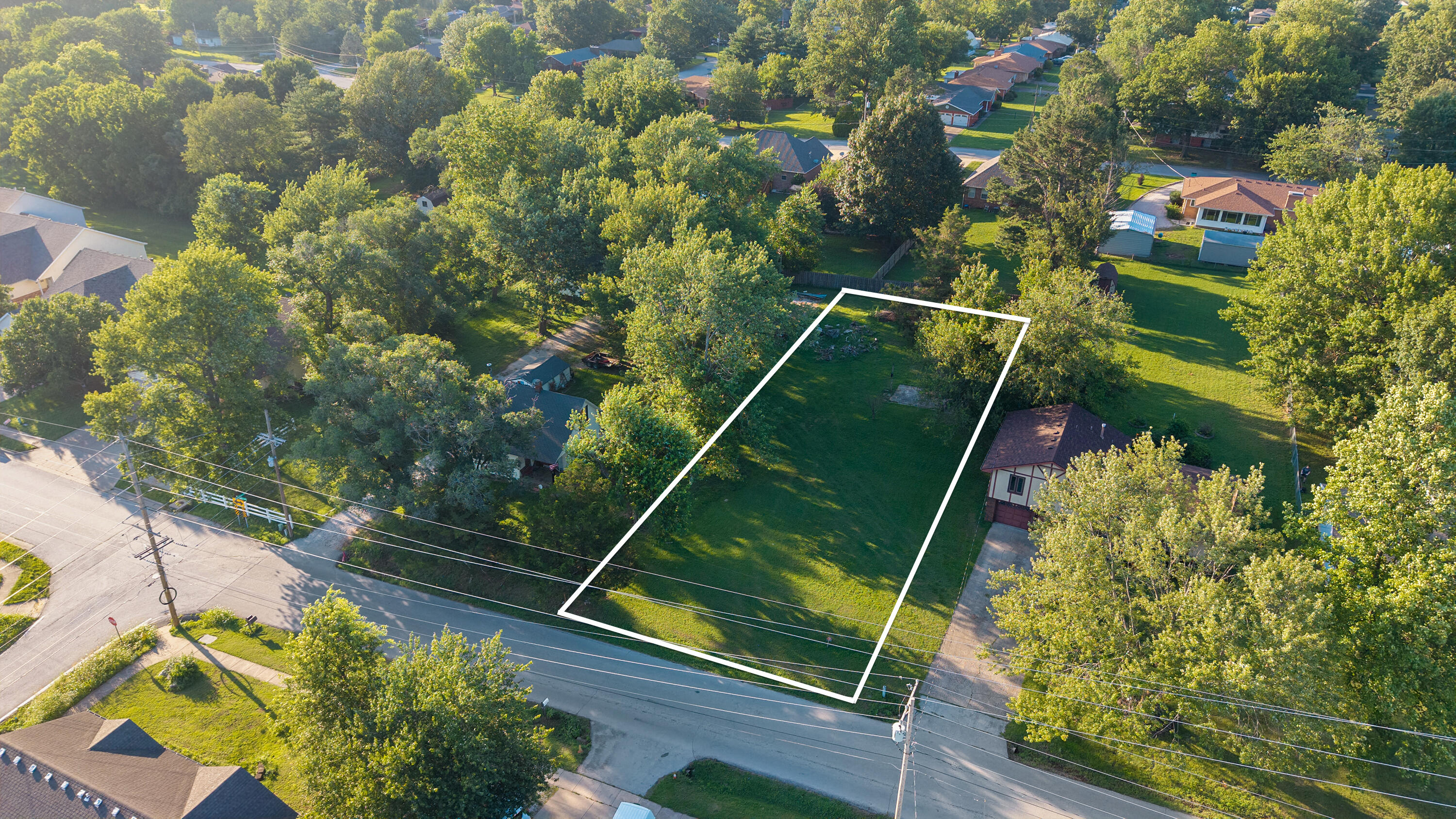 1415 E McClernon Street Springfield, MO 65803