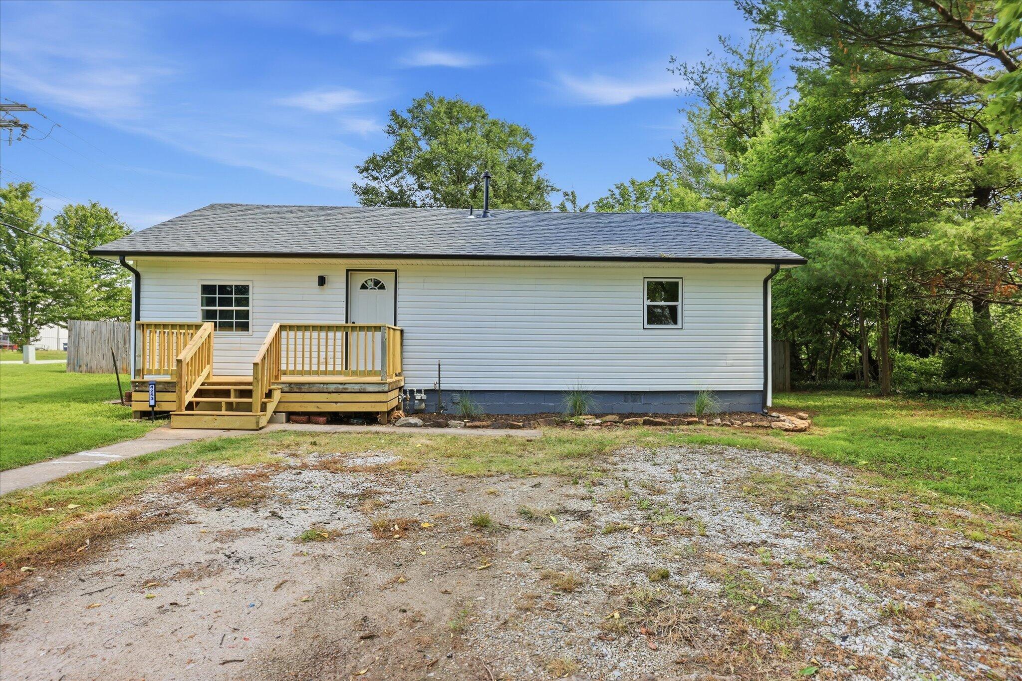 4253 W Maple Street Springfield, MO 65802