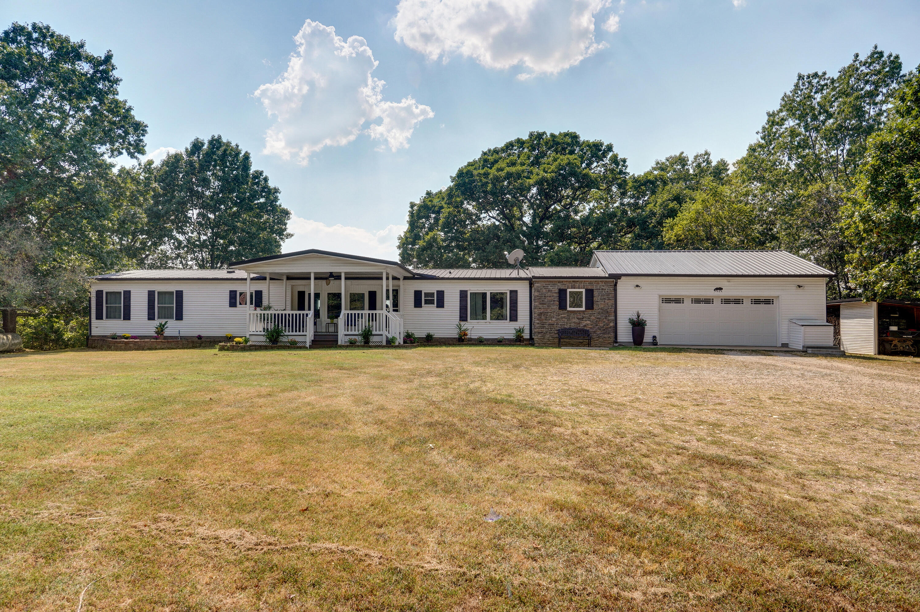 251-D Holly Lane Galena, MO 65656