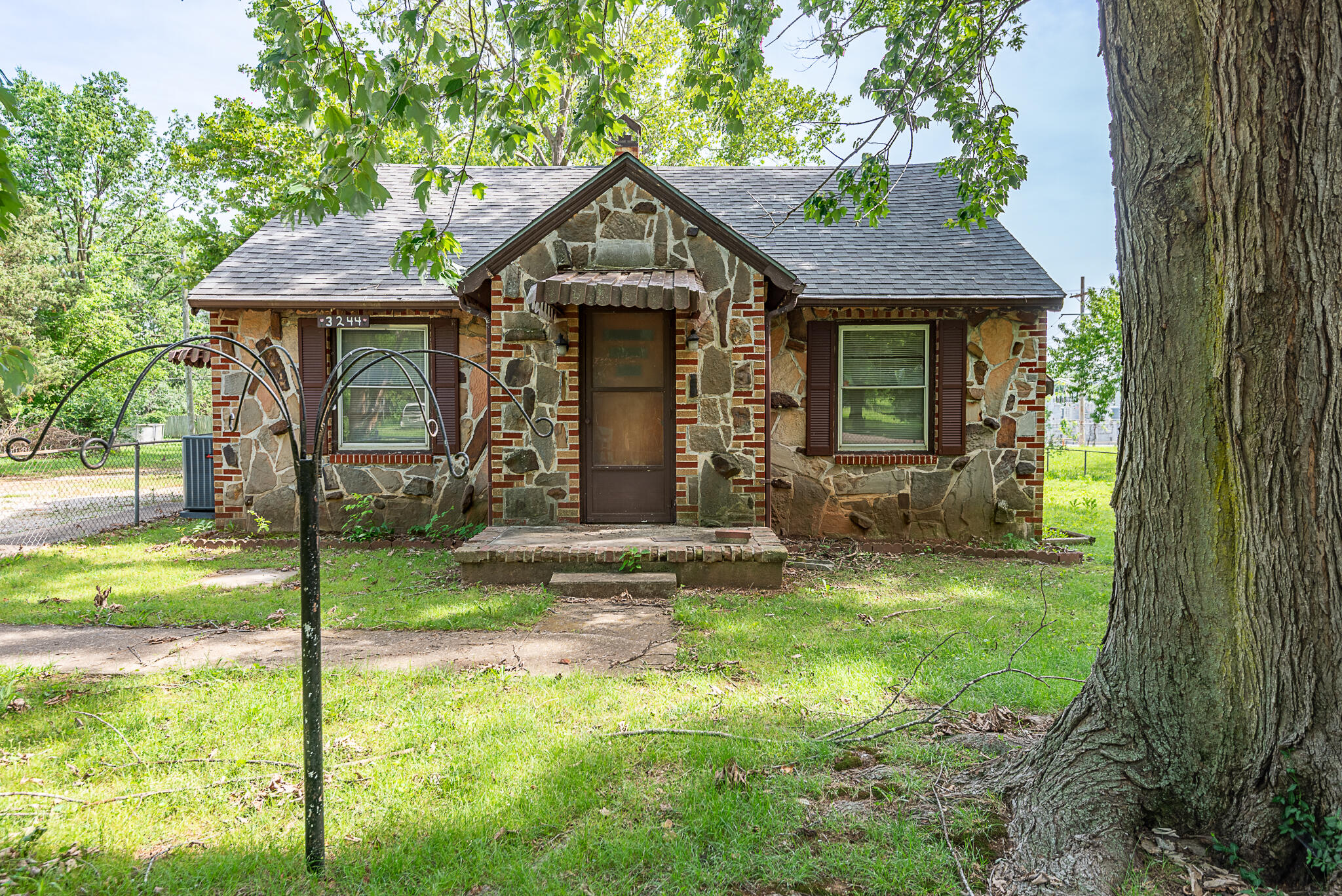 3244 W Lombard Street Springfield, MO 65802