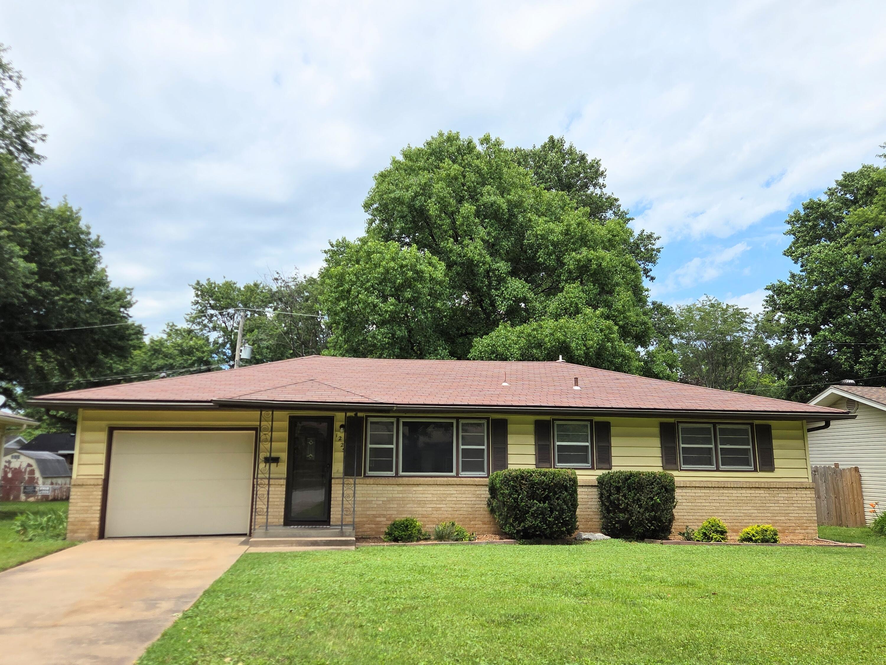 1225 E Rosebrier Street Springfield, MO 65804