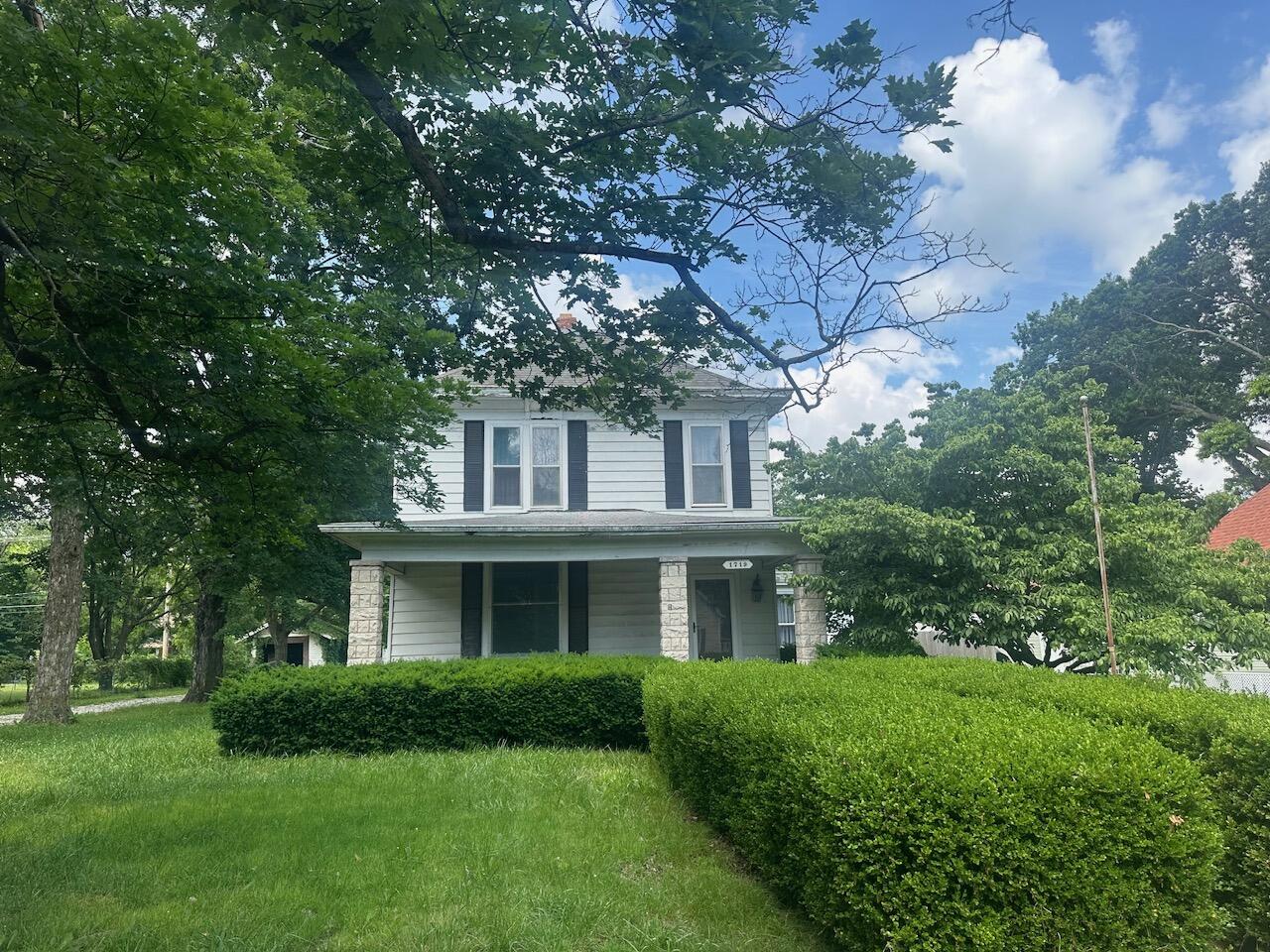 1719 S Maple Street Carthage, MO 64836