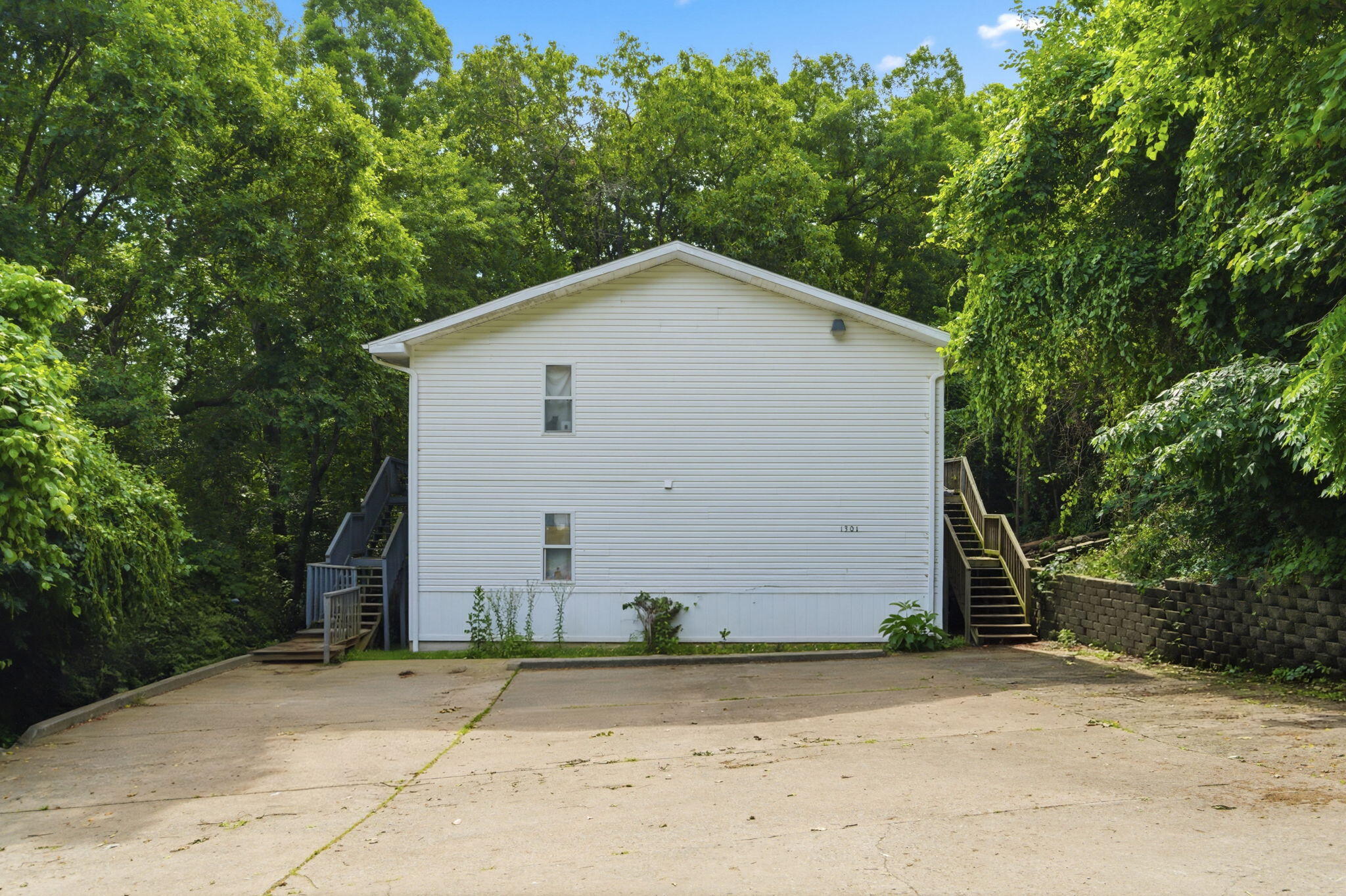 1301 Hillcrest Place Branson, MO 65616