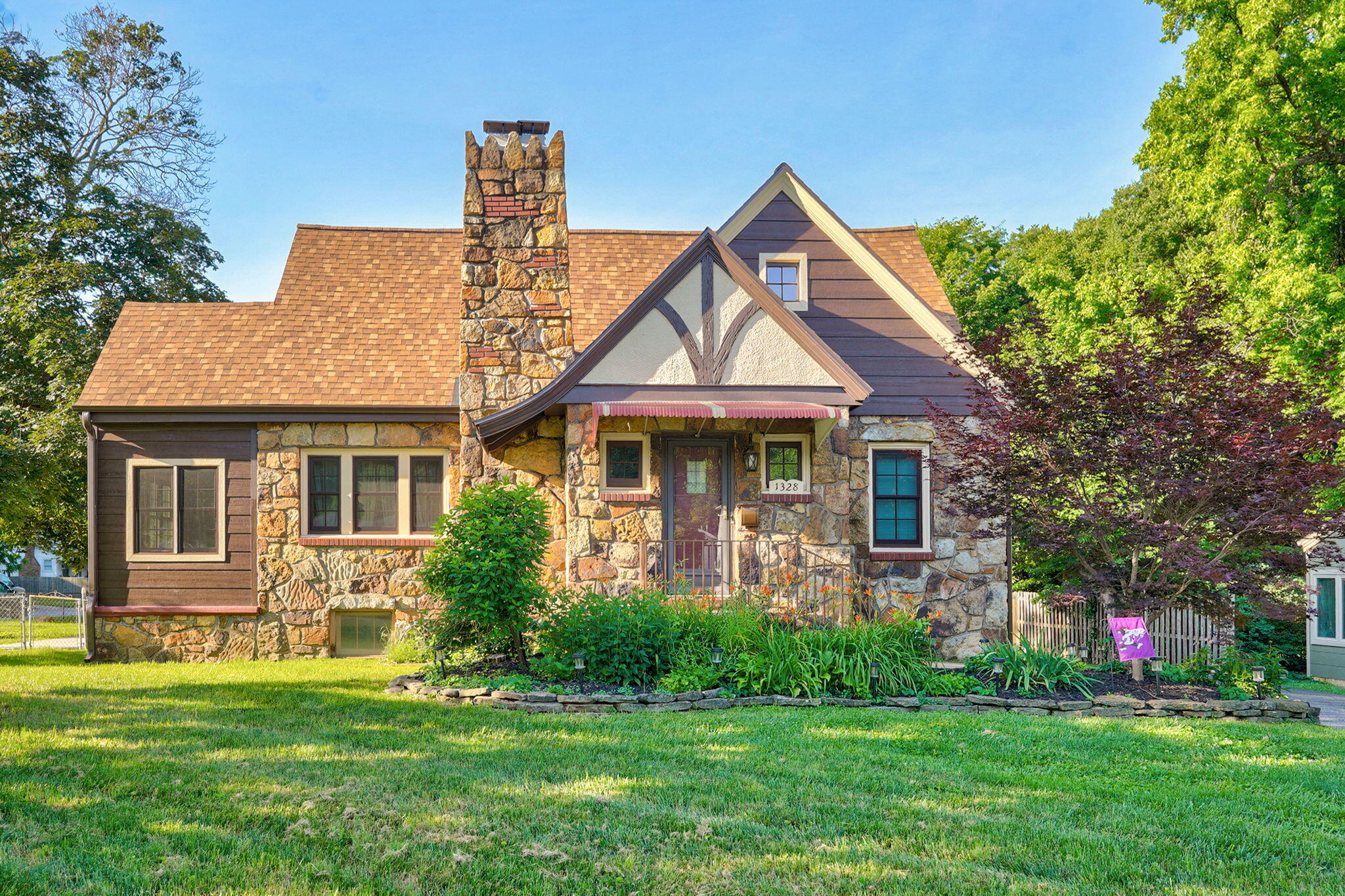 1328 E Bennett Street Springfield, MO 65804