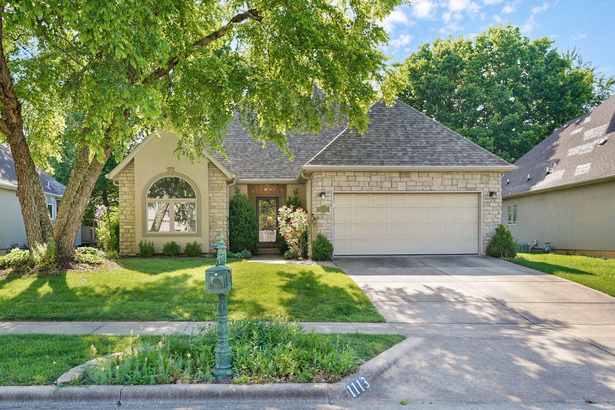1113 S Carriage Avenue Springfield, MO 65809