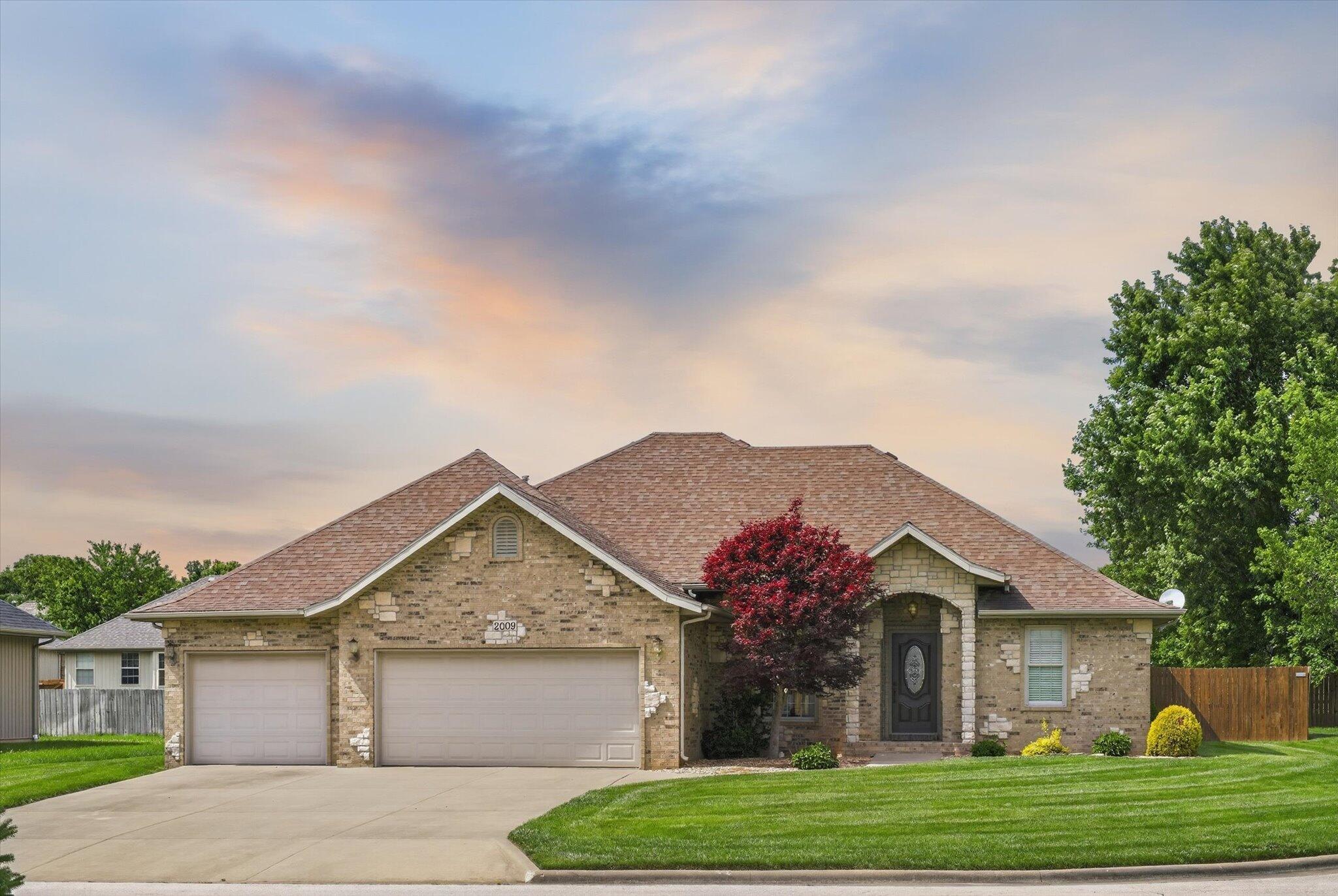2009 E Warwick Drive Ozark, MO 65721