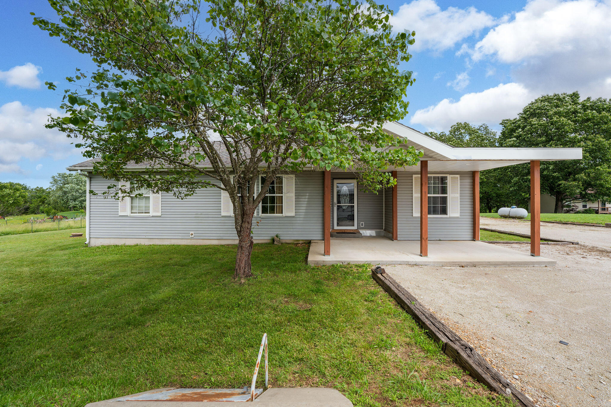 1460 Emerald Road Spokane, MO 65754