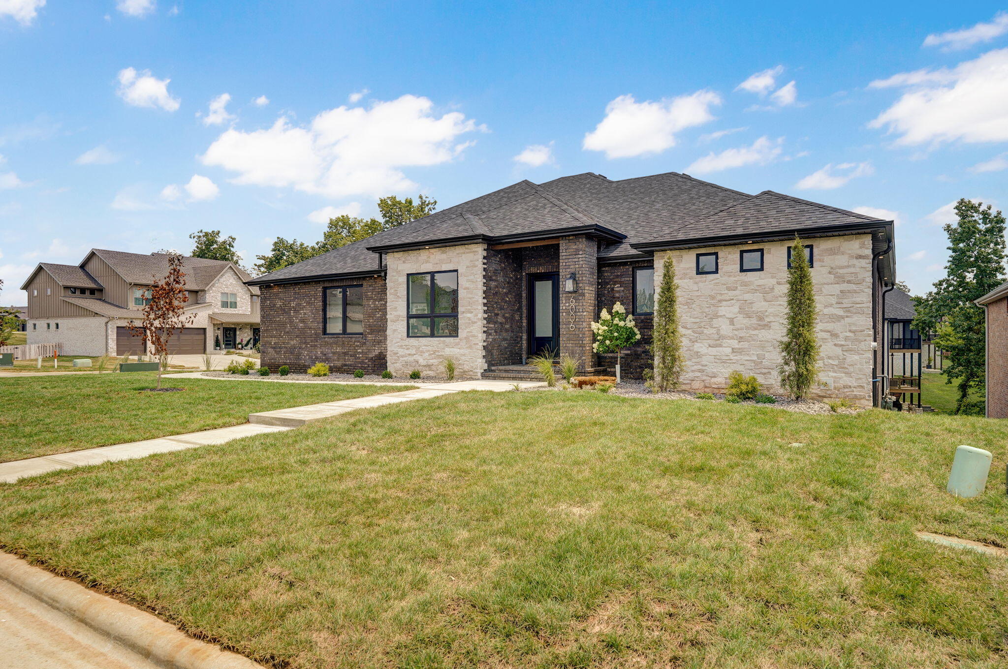 6006 S Maryland Avenue Springfield, MO 65810