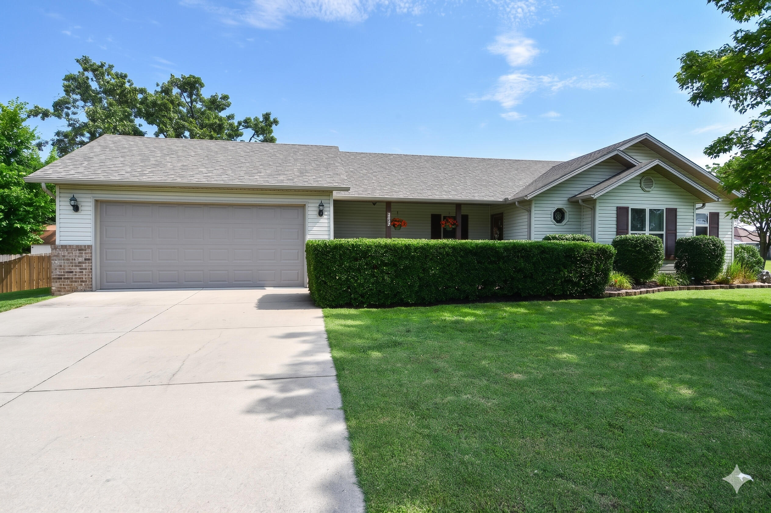 185 Blue Spruce Drive Hollister, MO 65672