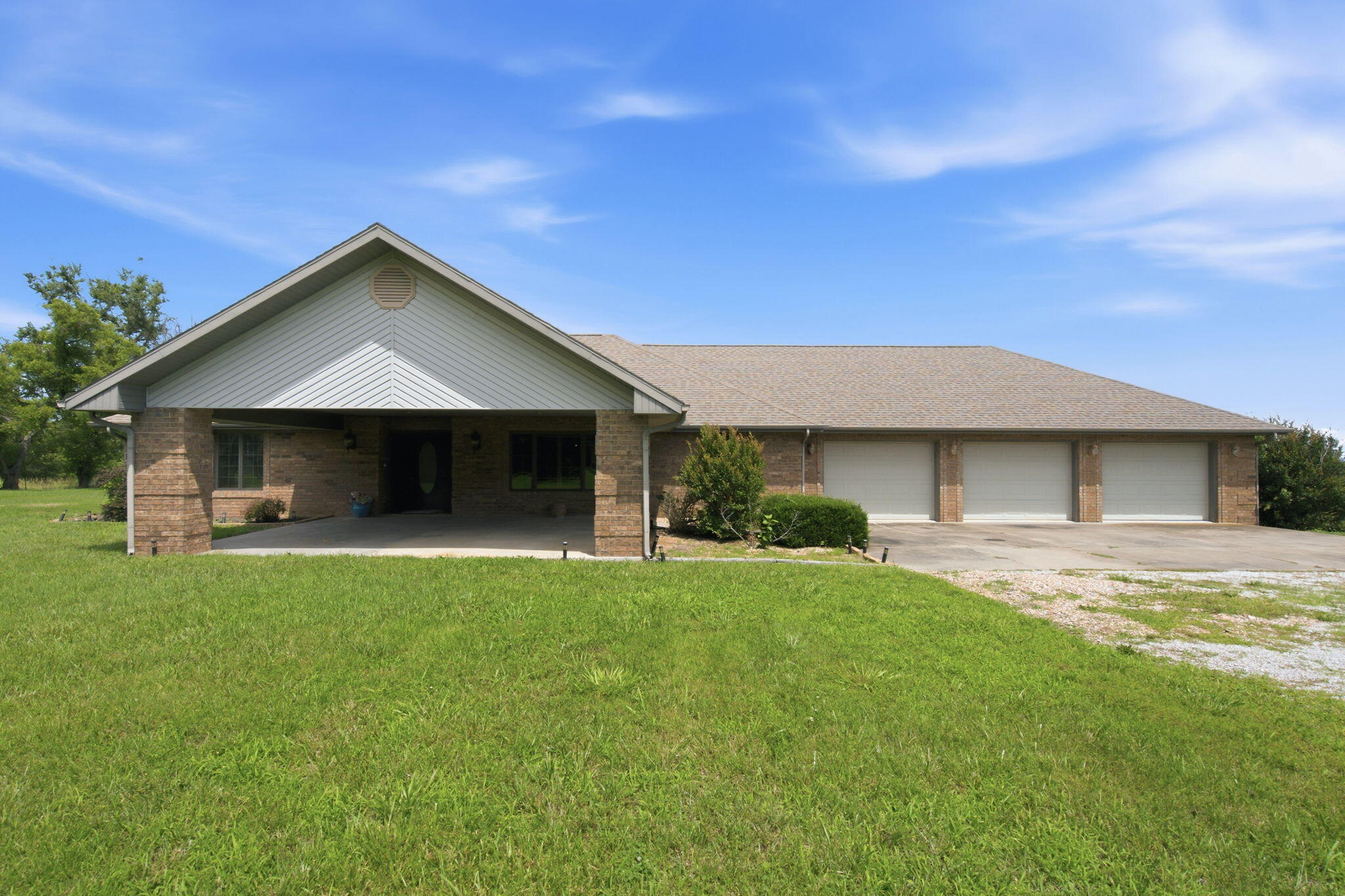 10590 E State Highway 86 Blue Eye, MO 65611