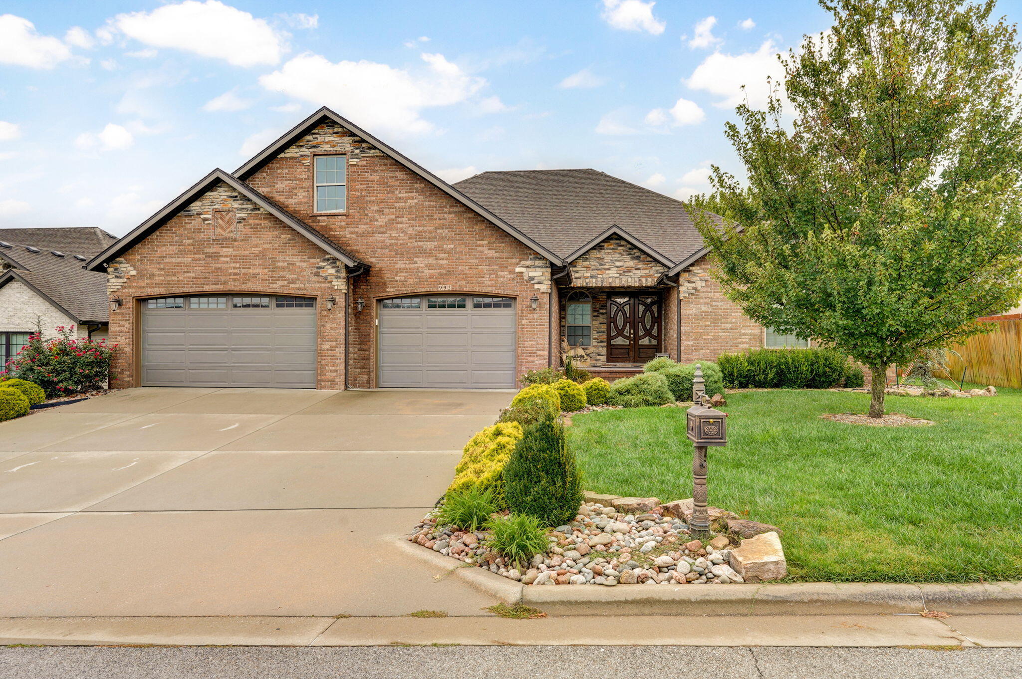 992 N Cedar Ridge Avenue Springfield, MO 65802