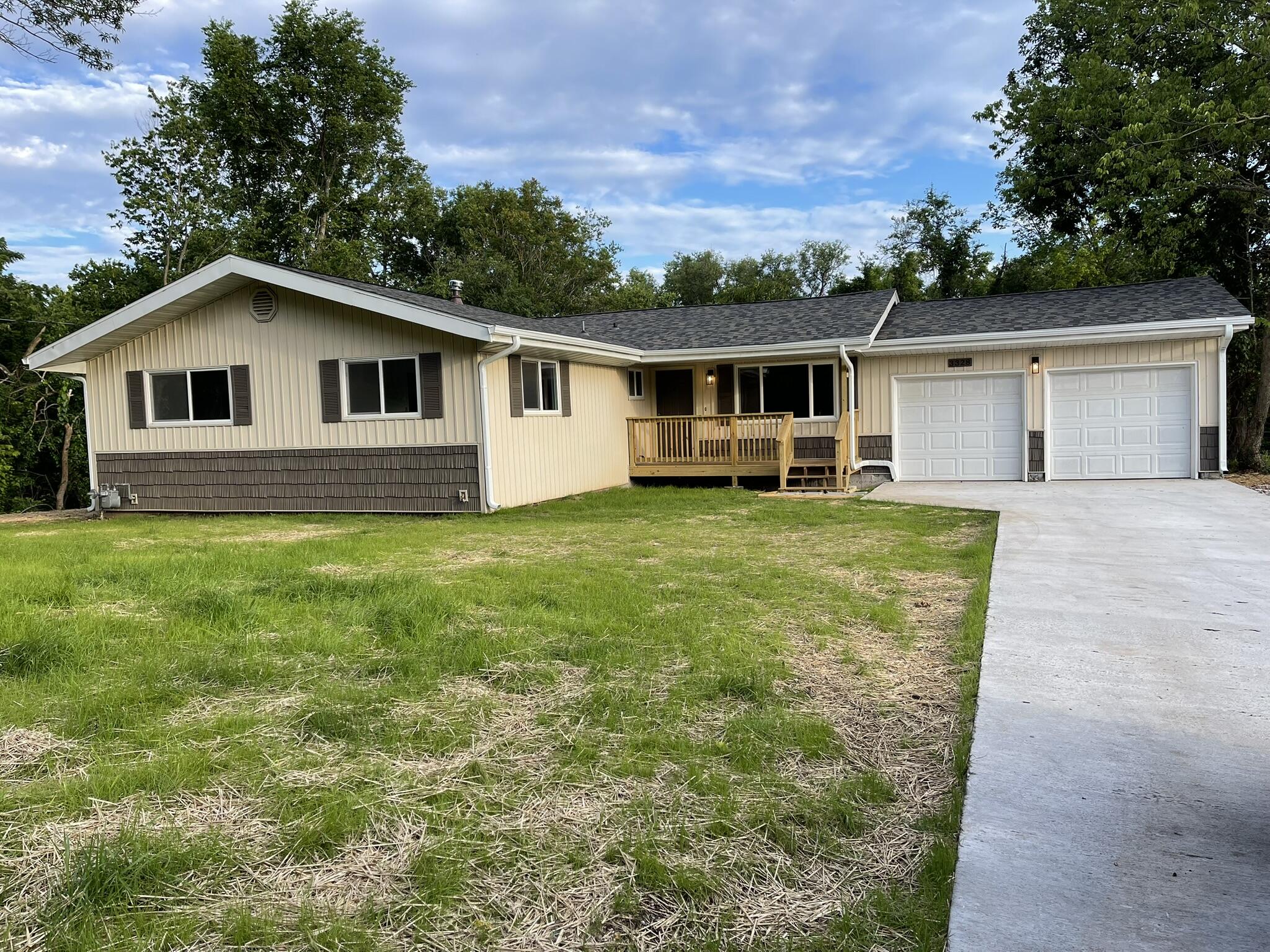 3328 W Harrison Street Springfield, MO 65802