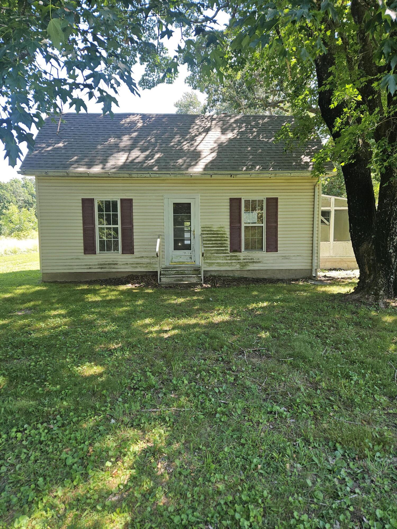 2539 Lawrence 2170 Wentworth, MO 64873