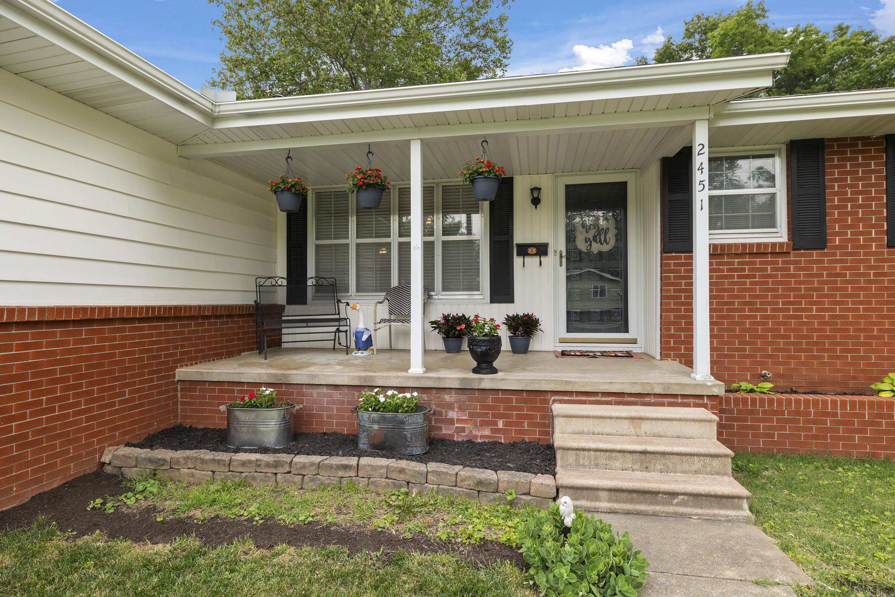 2451 S Hillside Drive Springfield, MO 65804