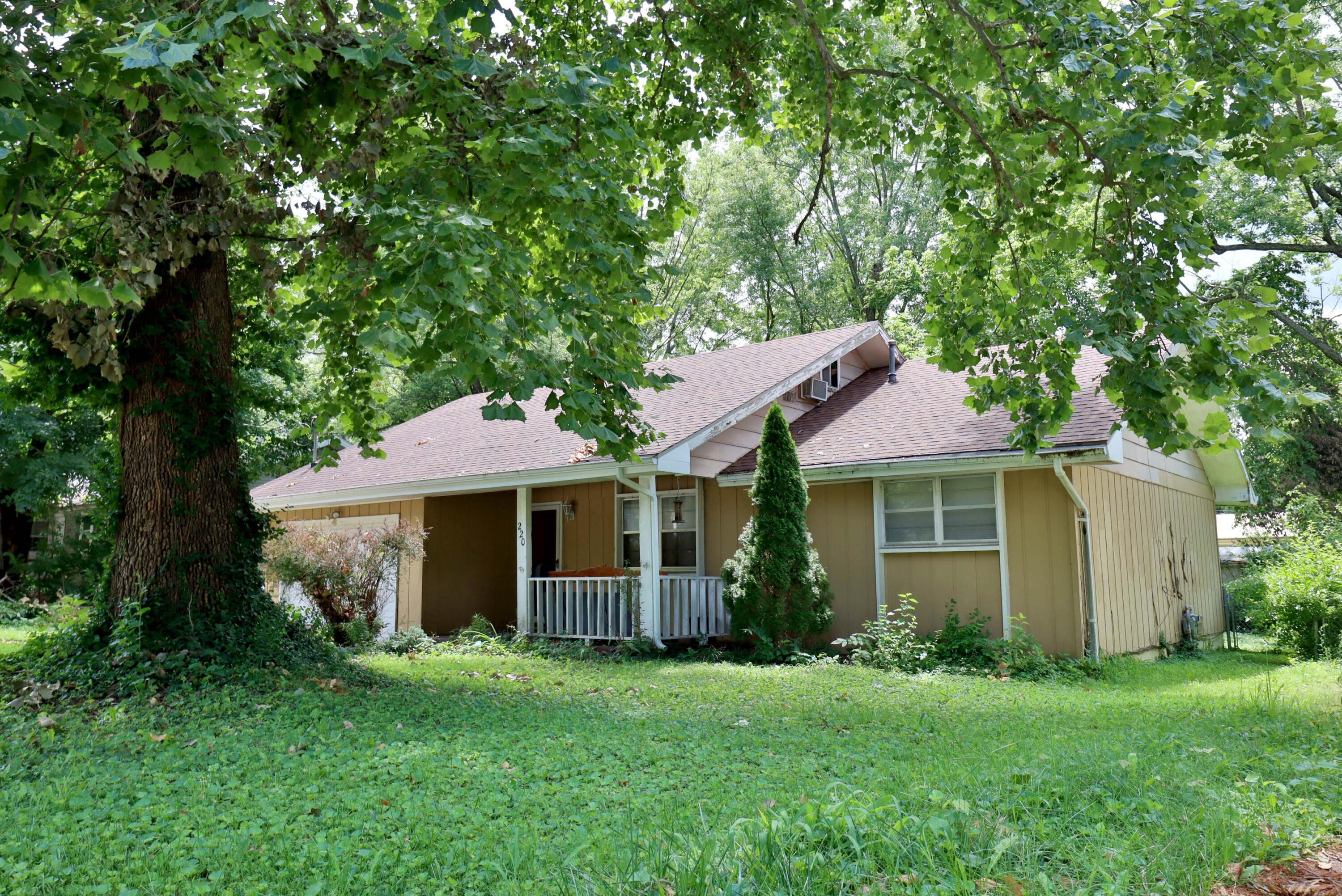 220 E Berkeley Street Springfield, MO 65807